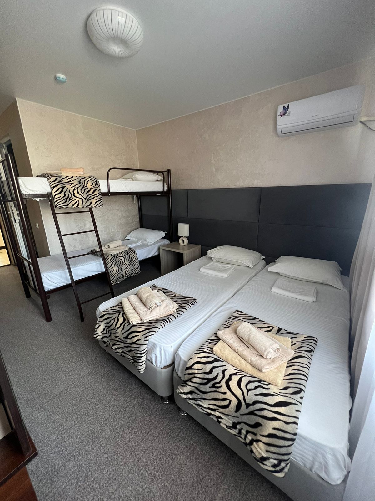 Четырехместный номер с балконом