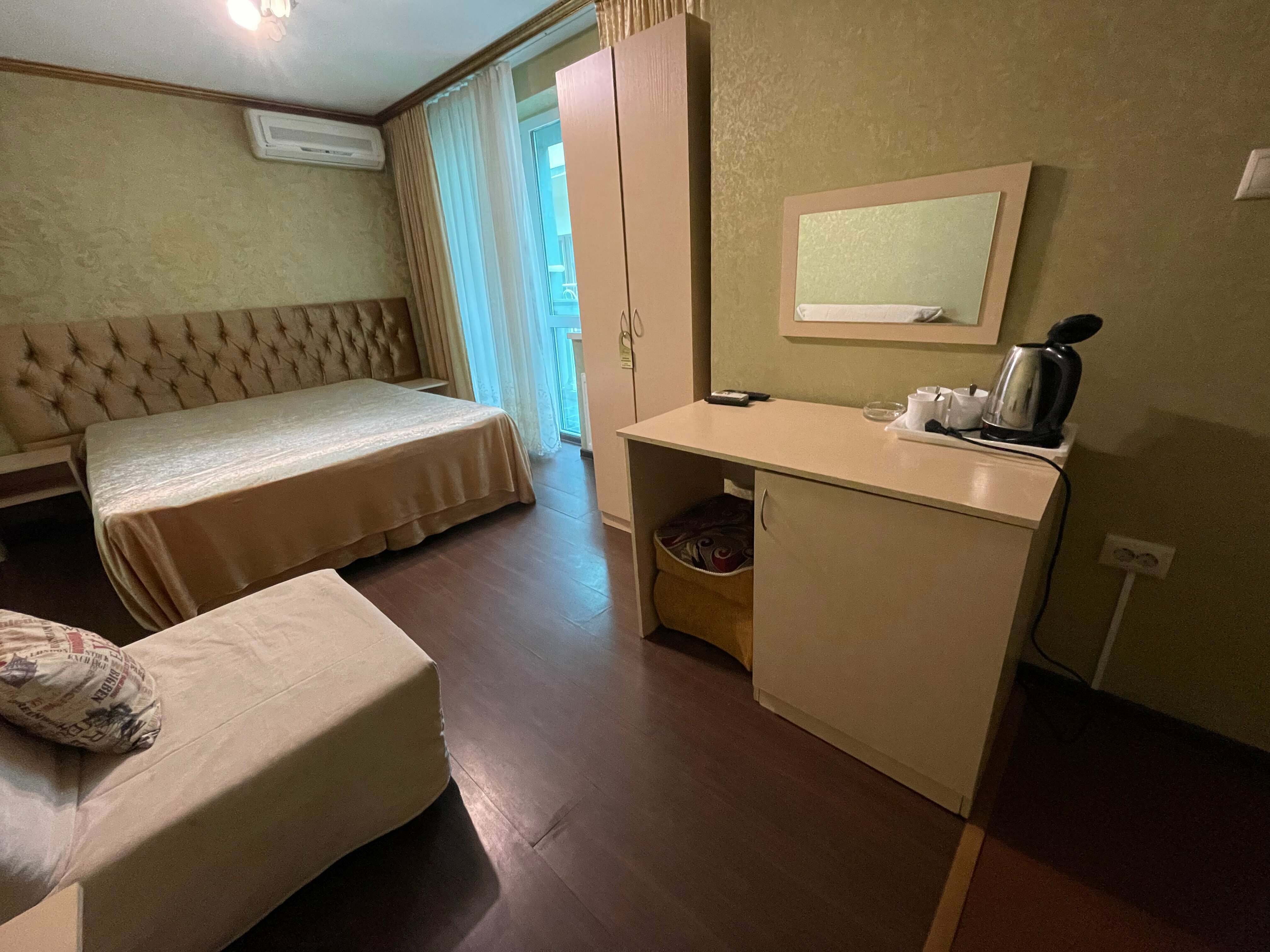 Трехместная комната с балконом