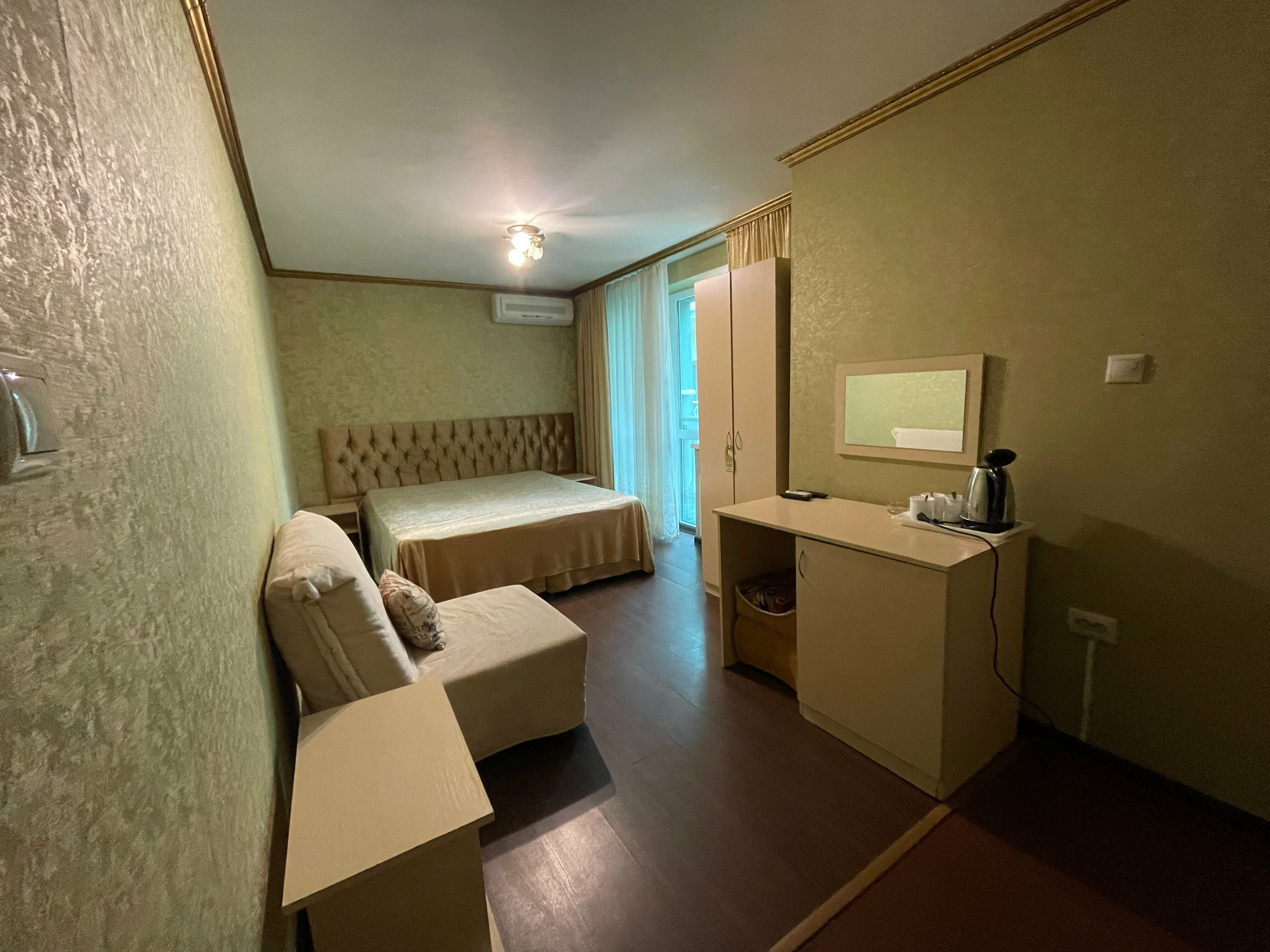 Трехместная комната с балконом