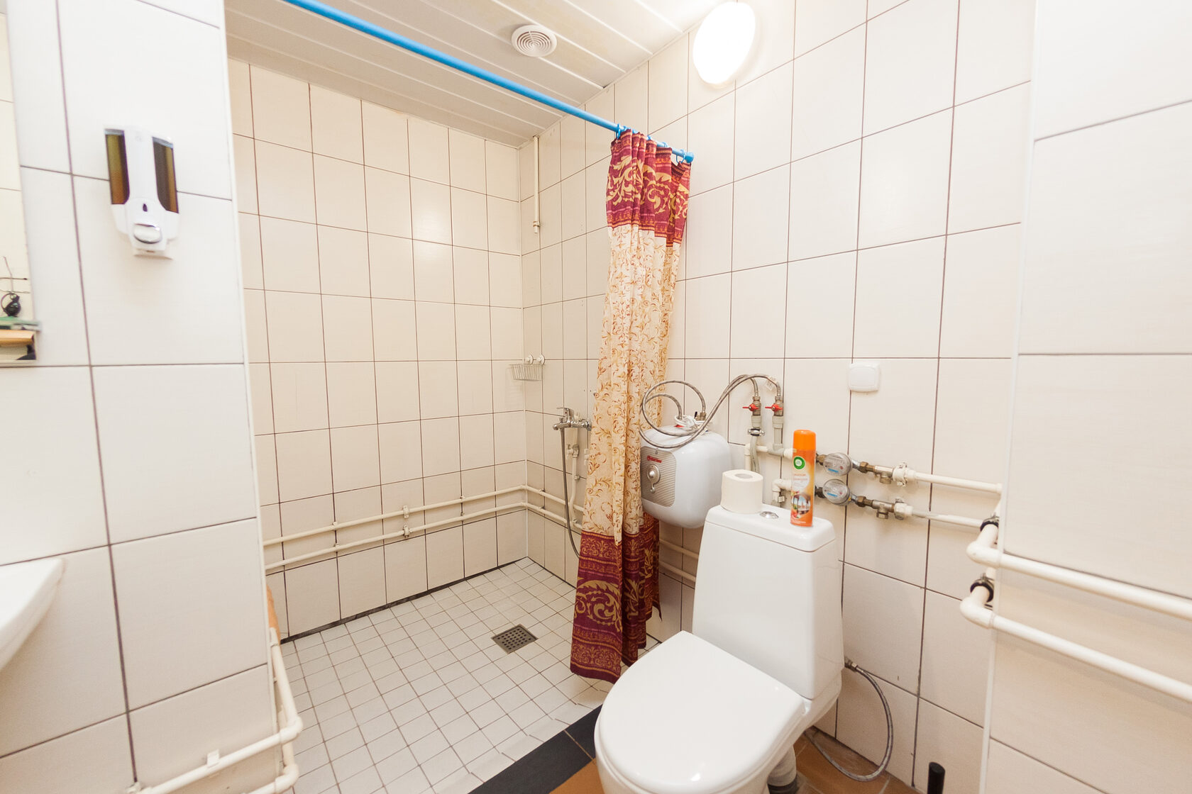 БЛОК СЕКЦИЯ Эконом  2004на 2-5х человек с собственным санузлом и мини-кухней.