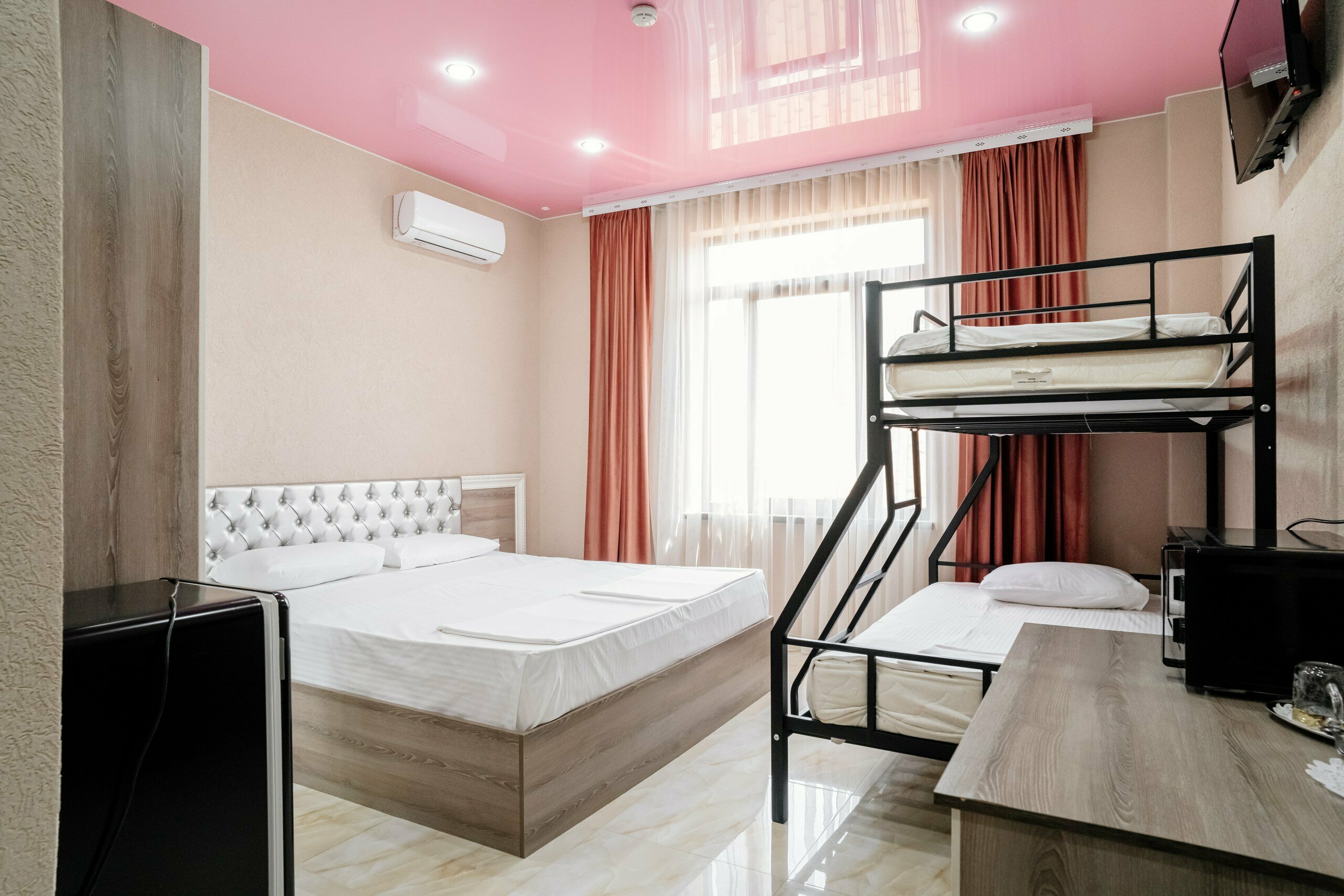 Семейный четырехместный с двухъярусной  кроватью