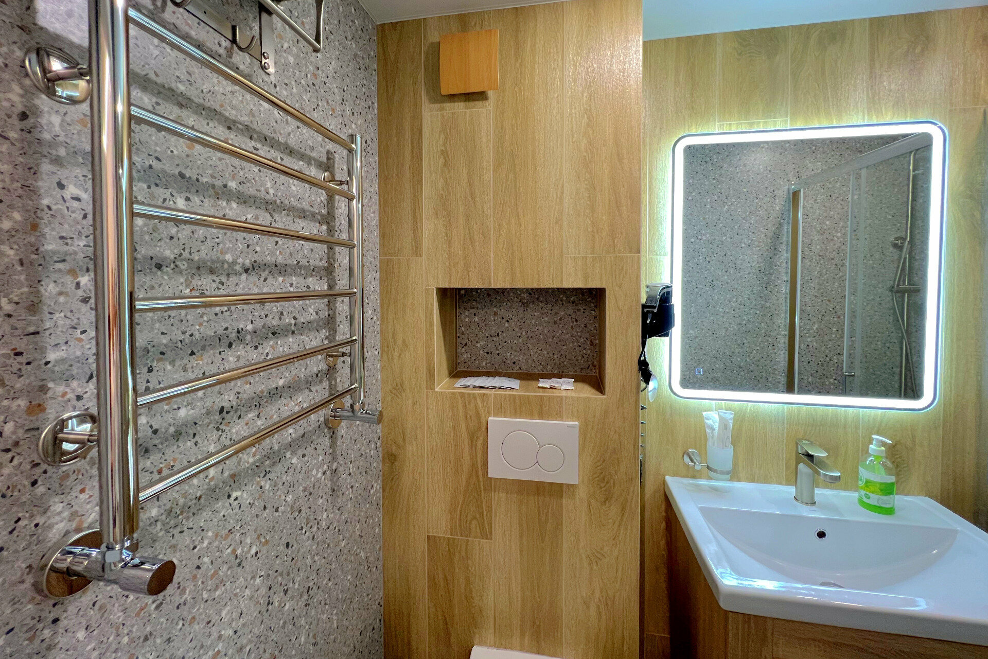 Люкс в русском кантри стиле с собственной террасой.