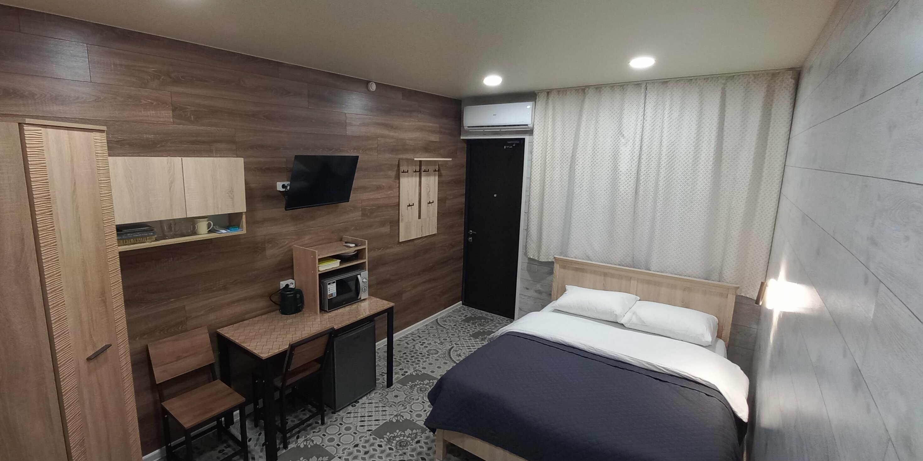 Трехместный номер «Комфорт» с душем