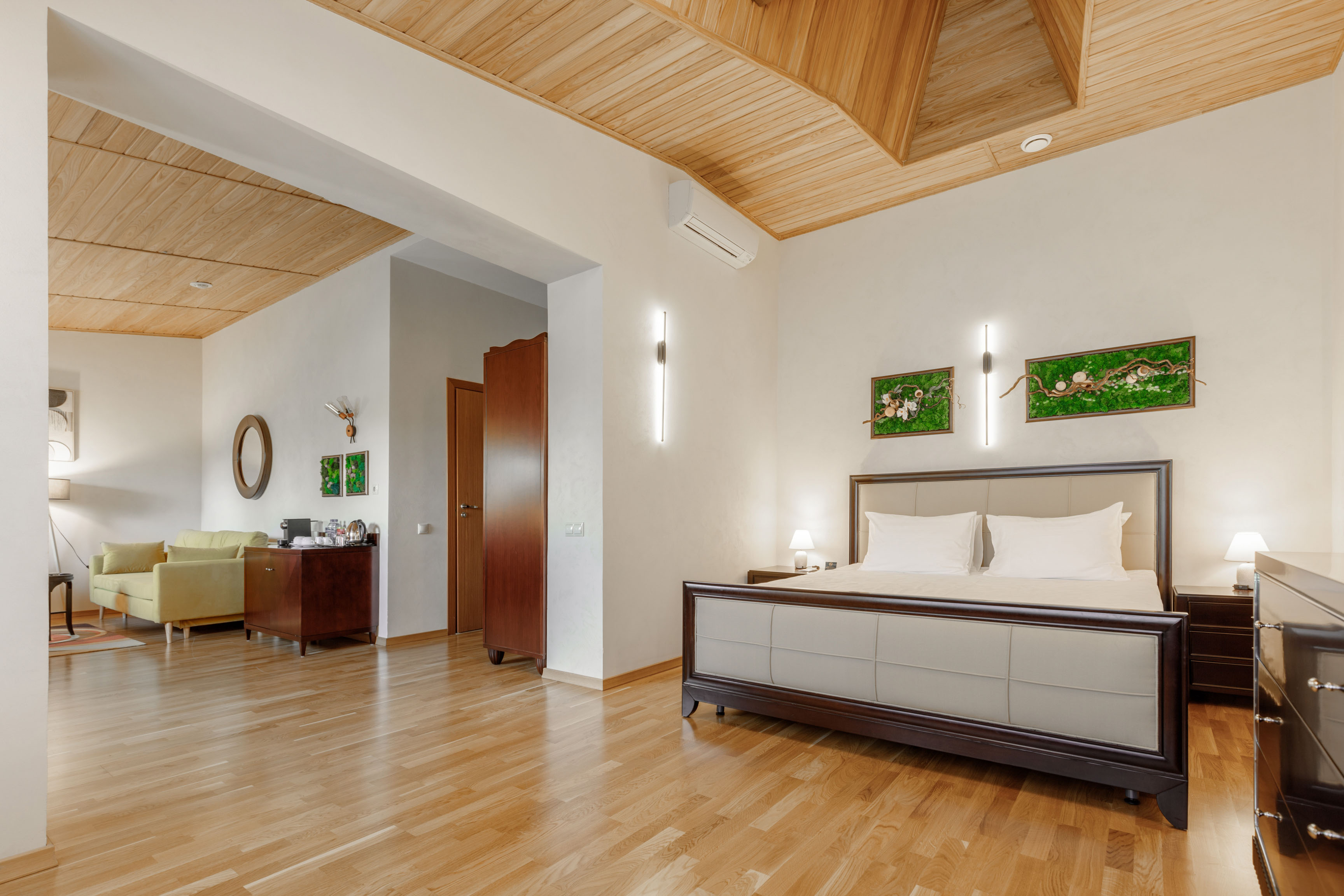 Двухкомнатный люкс с панорамными окнами