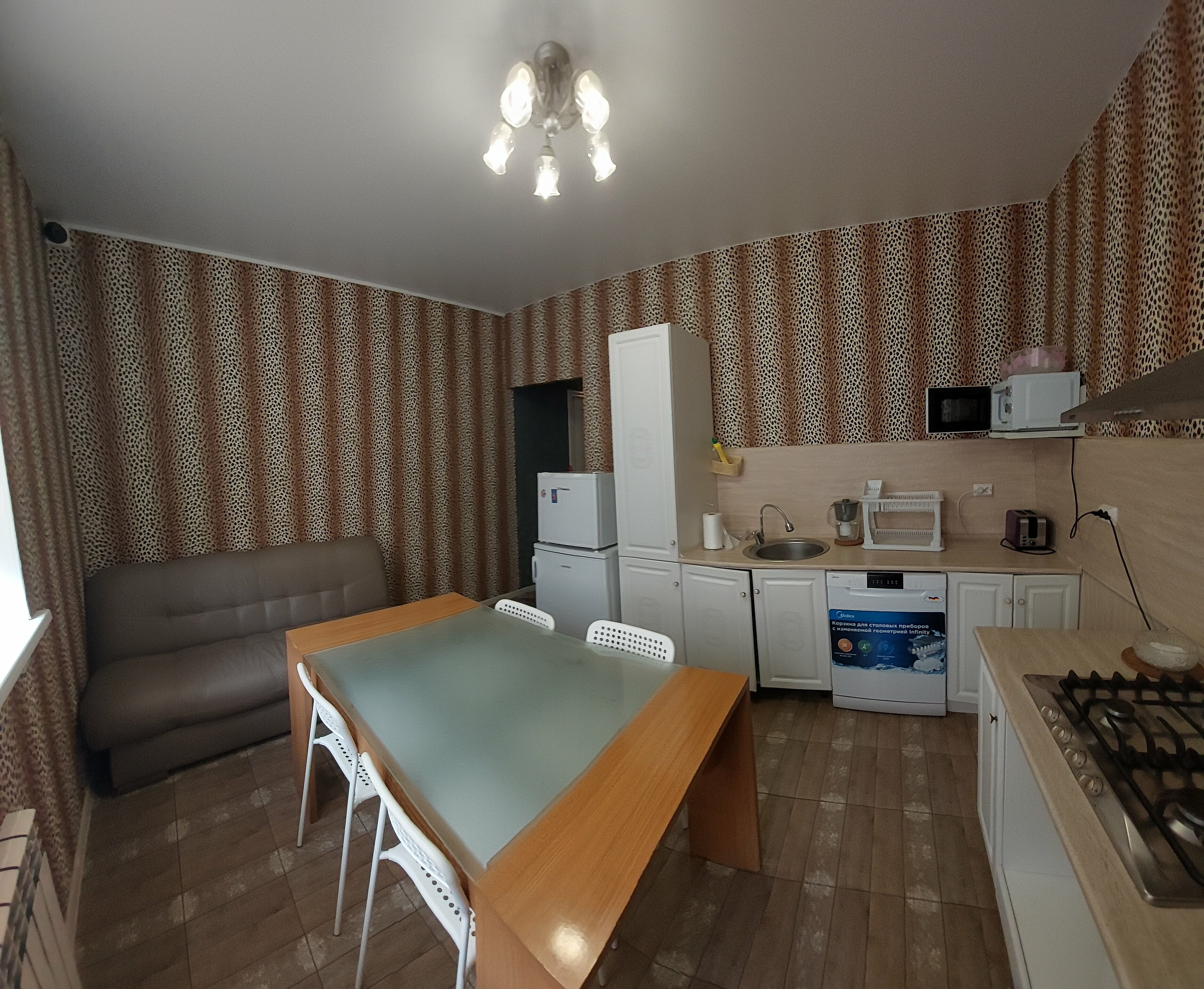 Апартаменты трехкомнатные  100м2 ( 10 человек)