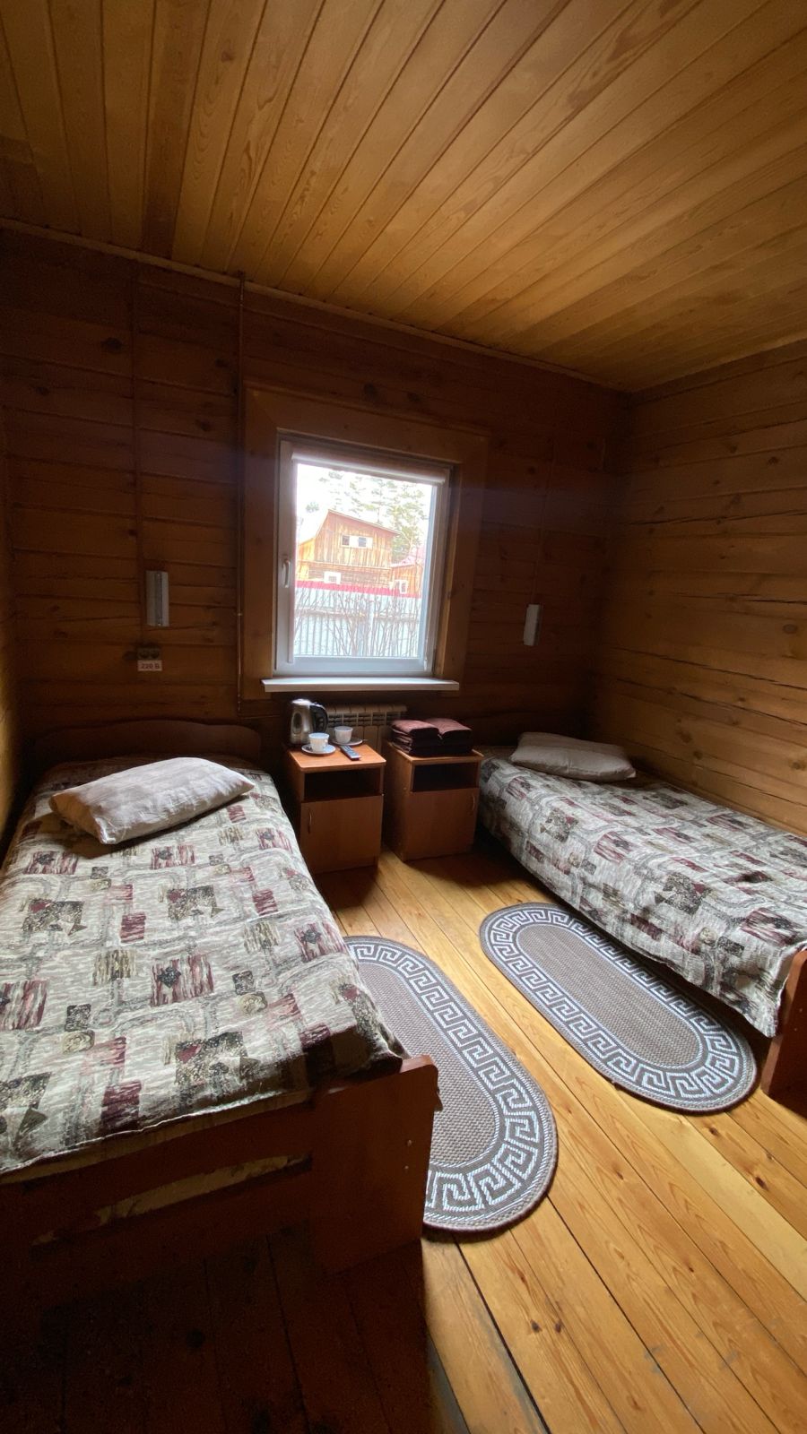 Номер Эконом класса с 2 отдельными кроватями, удобства на этаже