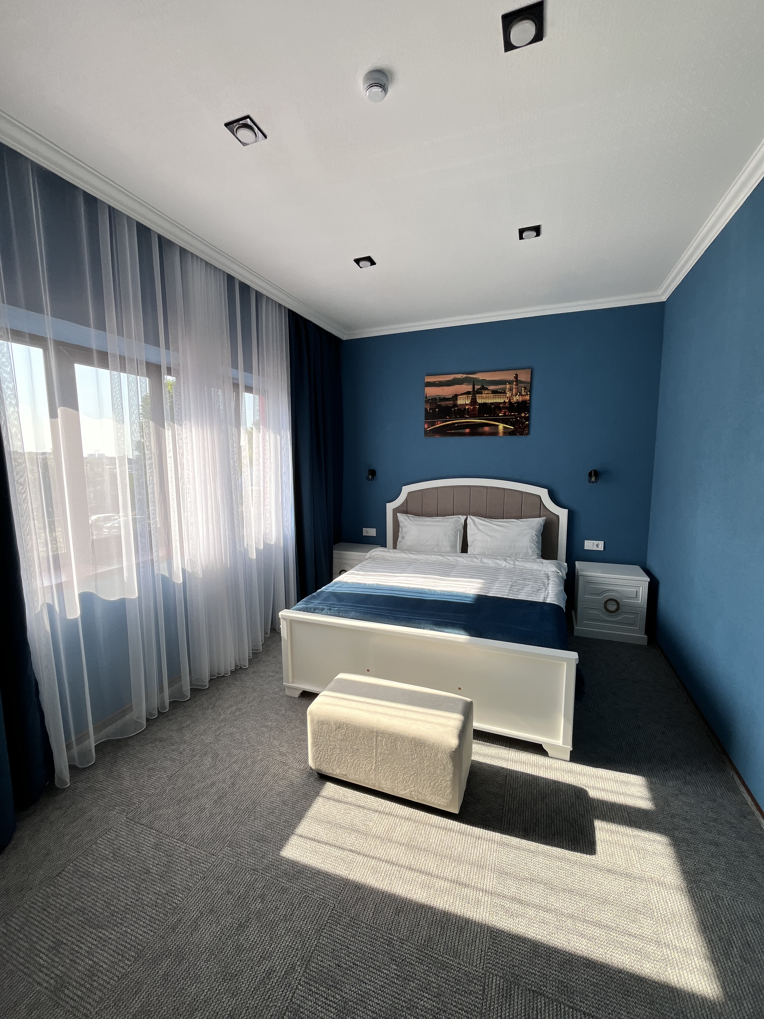 Семейный номер с общей ванной комнатой