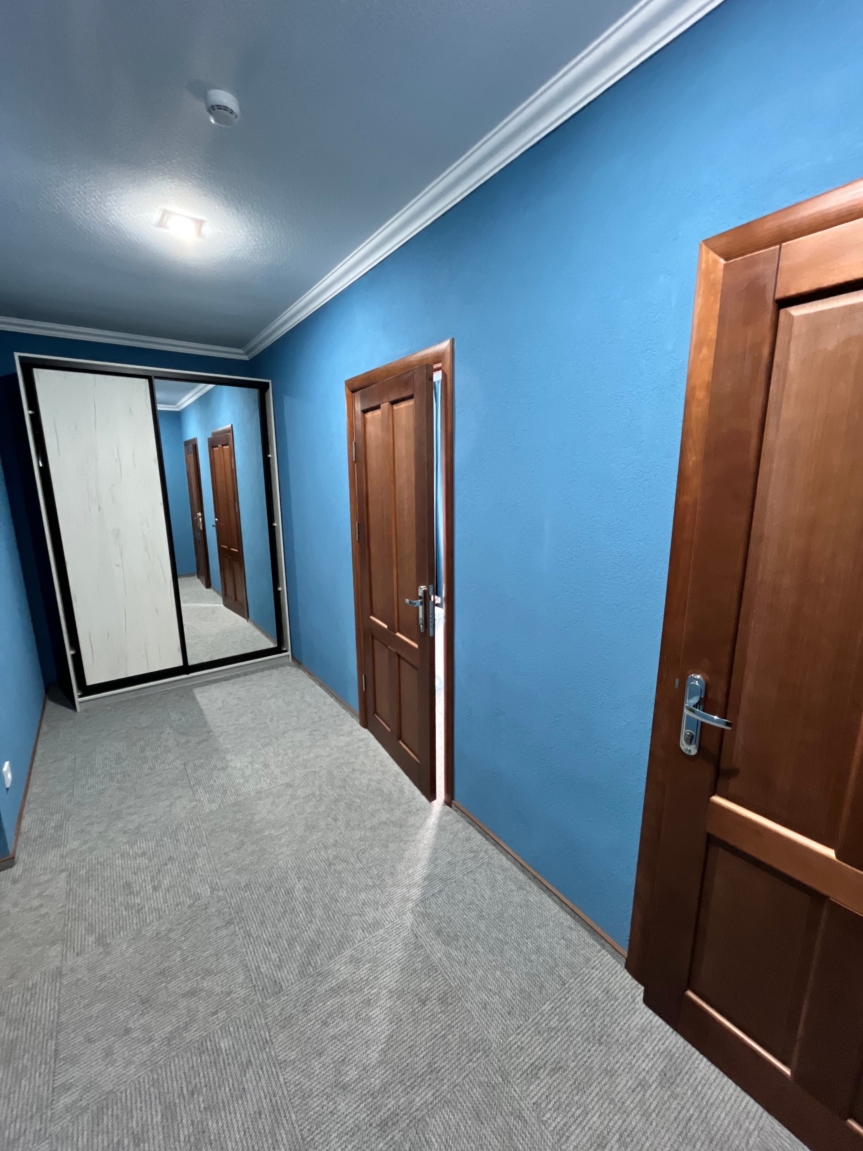 Семейный номер с общей ванной комнатой