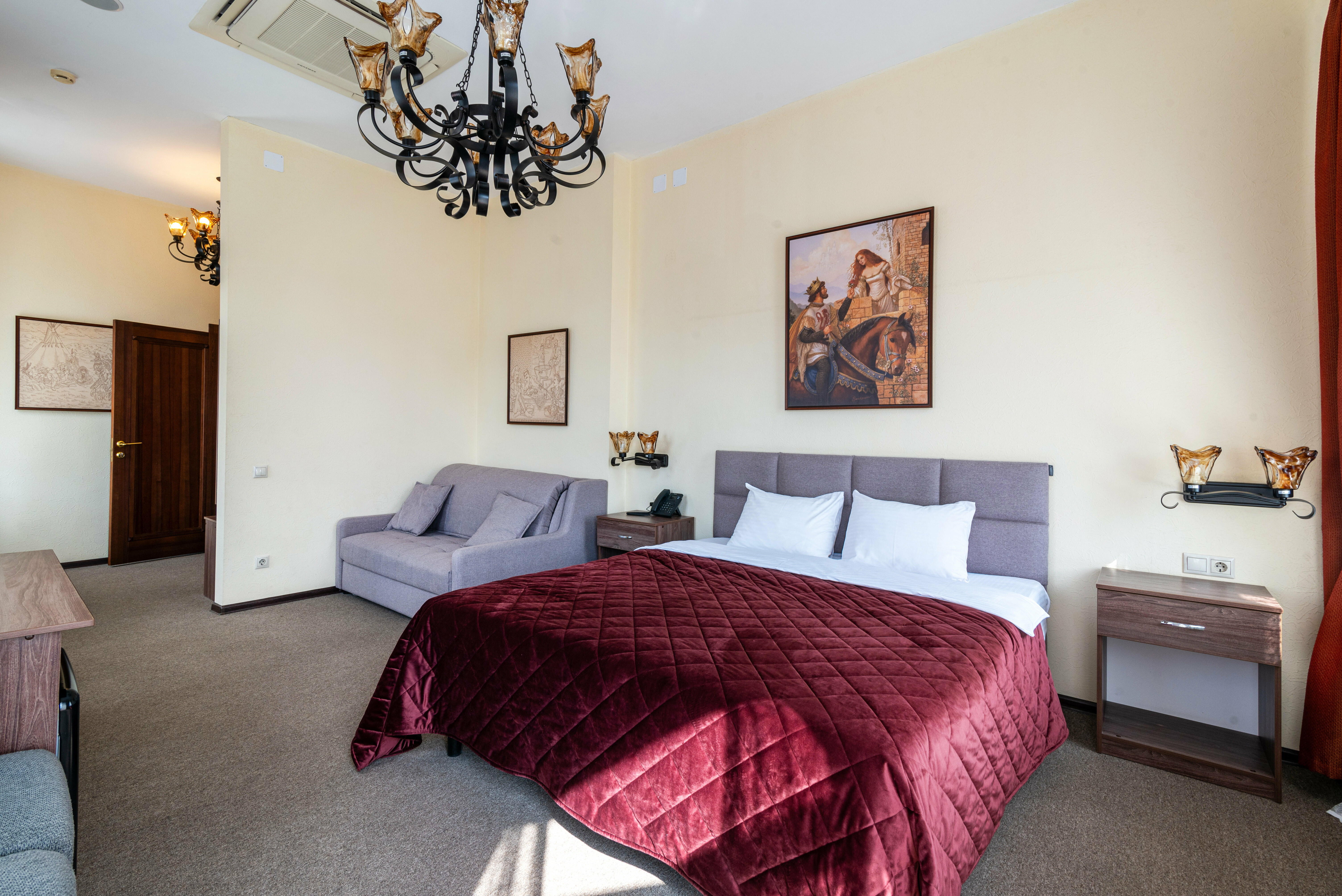 Люкс с кроватью размера «king-size» и гидромассажной ванной