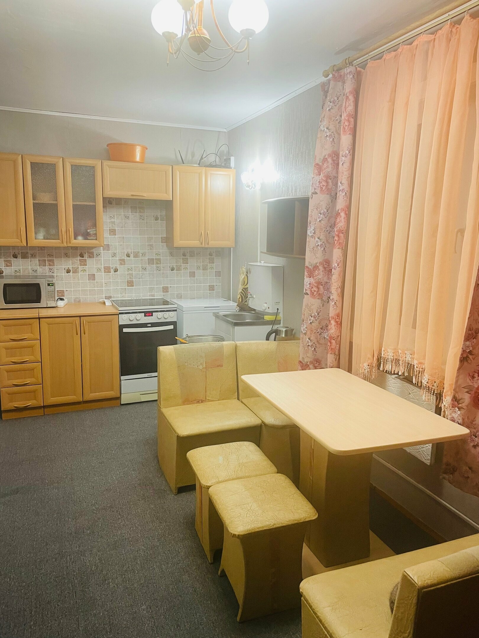 Дом-полублаг с двумя спальнями и кухней (общий благоустроенный санузел на территории)