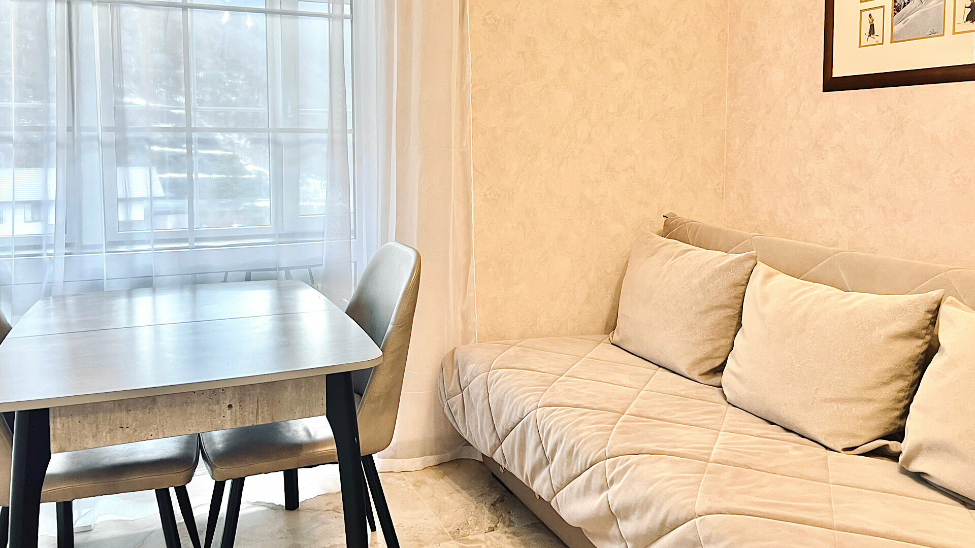 Апартаменты люкс с лоджией