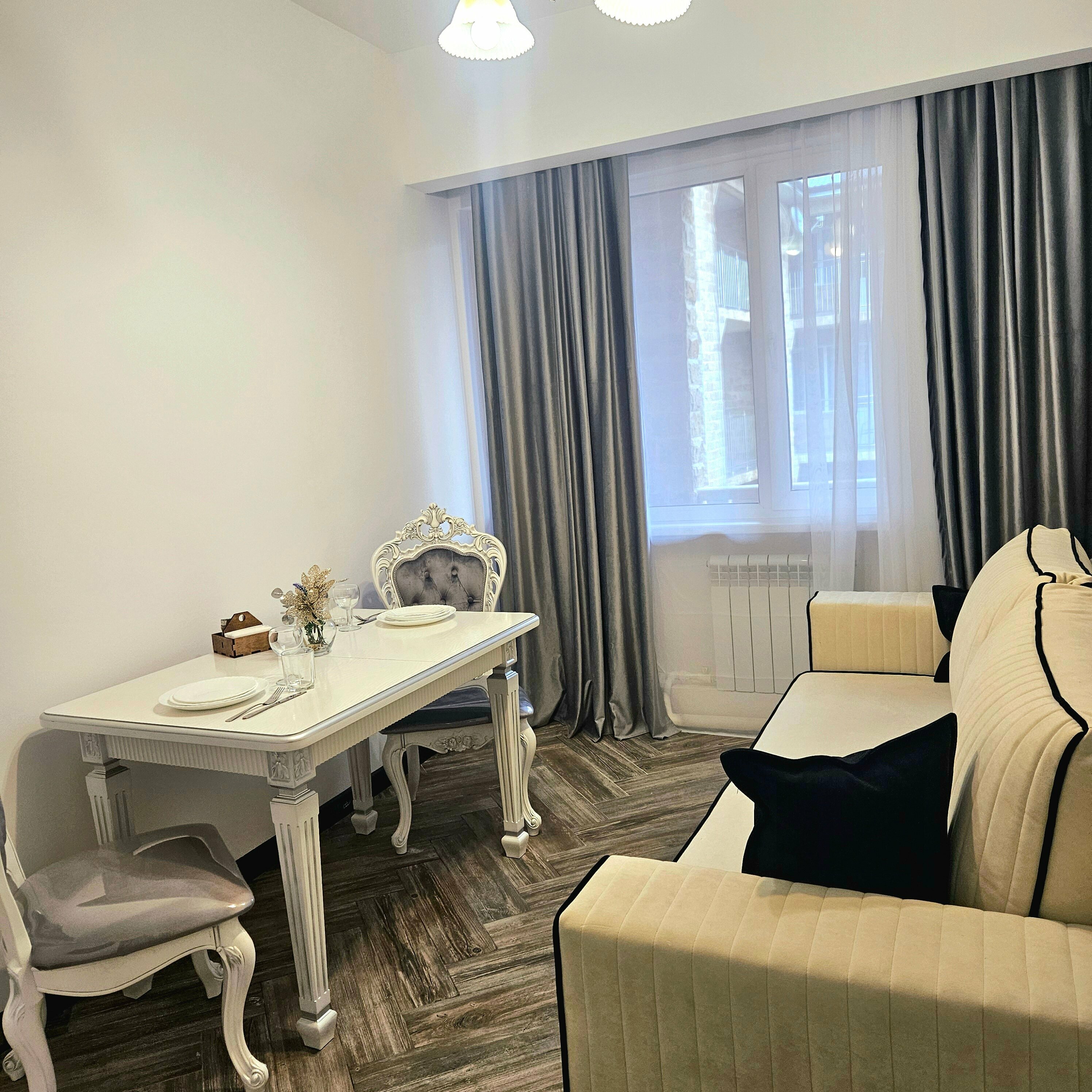 Люкс с видом на бассейн