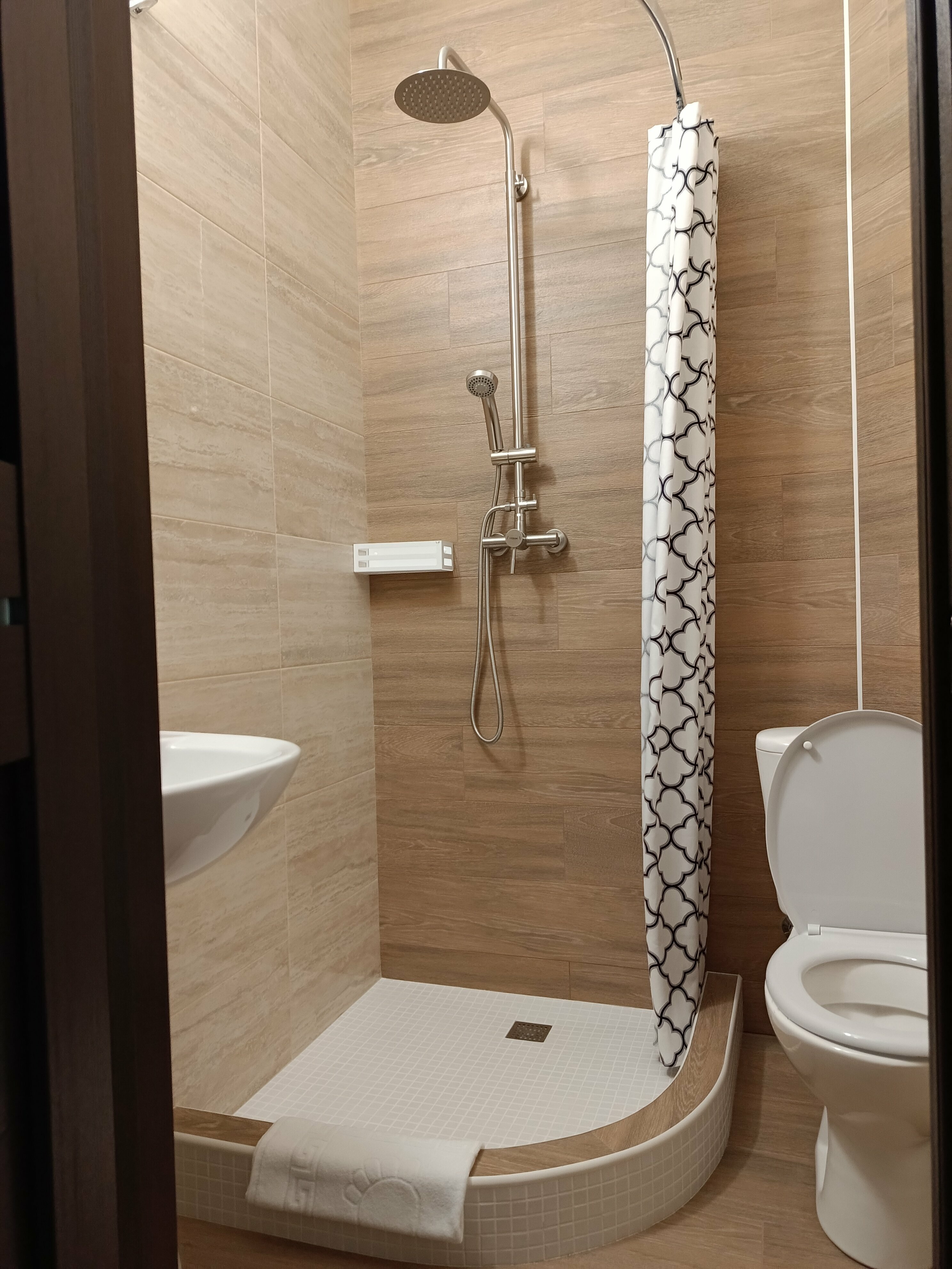 Трехместный номер «Комфорт» с душем