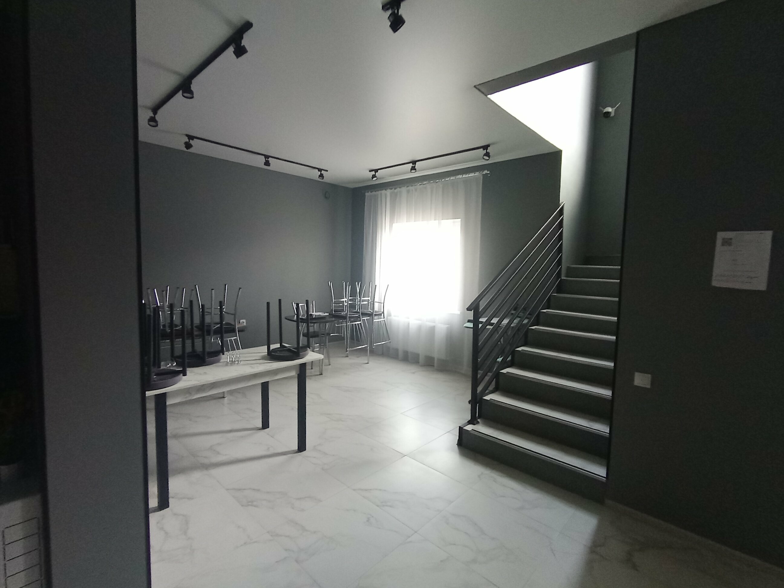 Трехместный номер с общей ванной комнатой