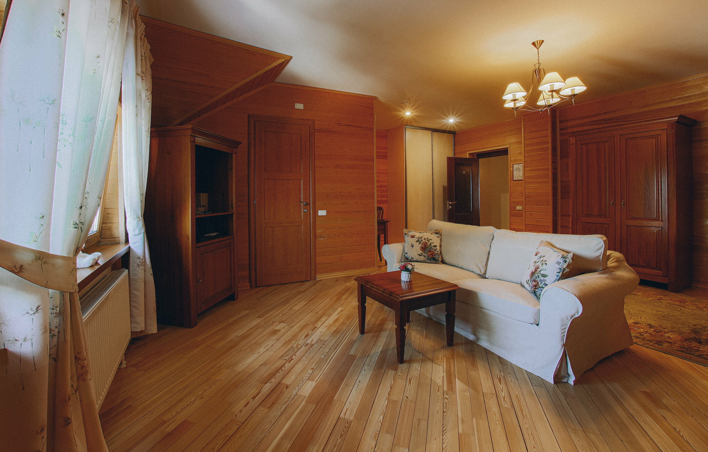 Просторный двухместный номер с 2 отдельными кроватями