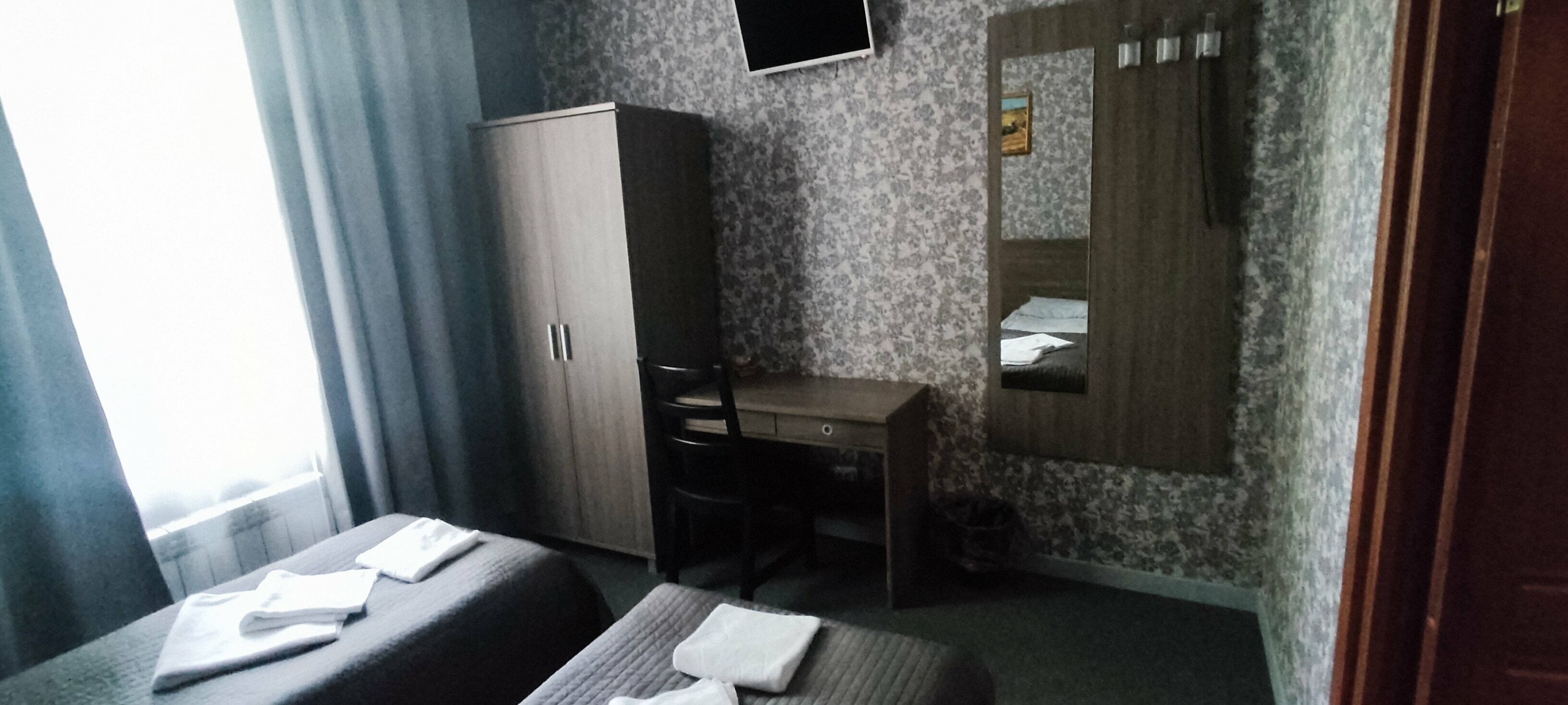 Двухместный номер с 2 отдельными кроватями и общей ванной комнатой