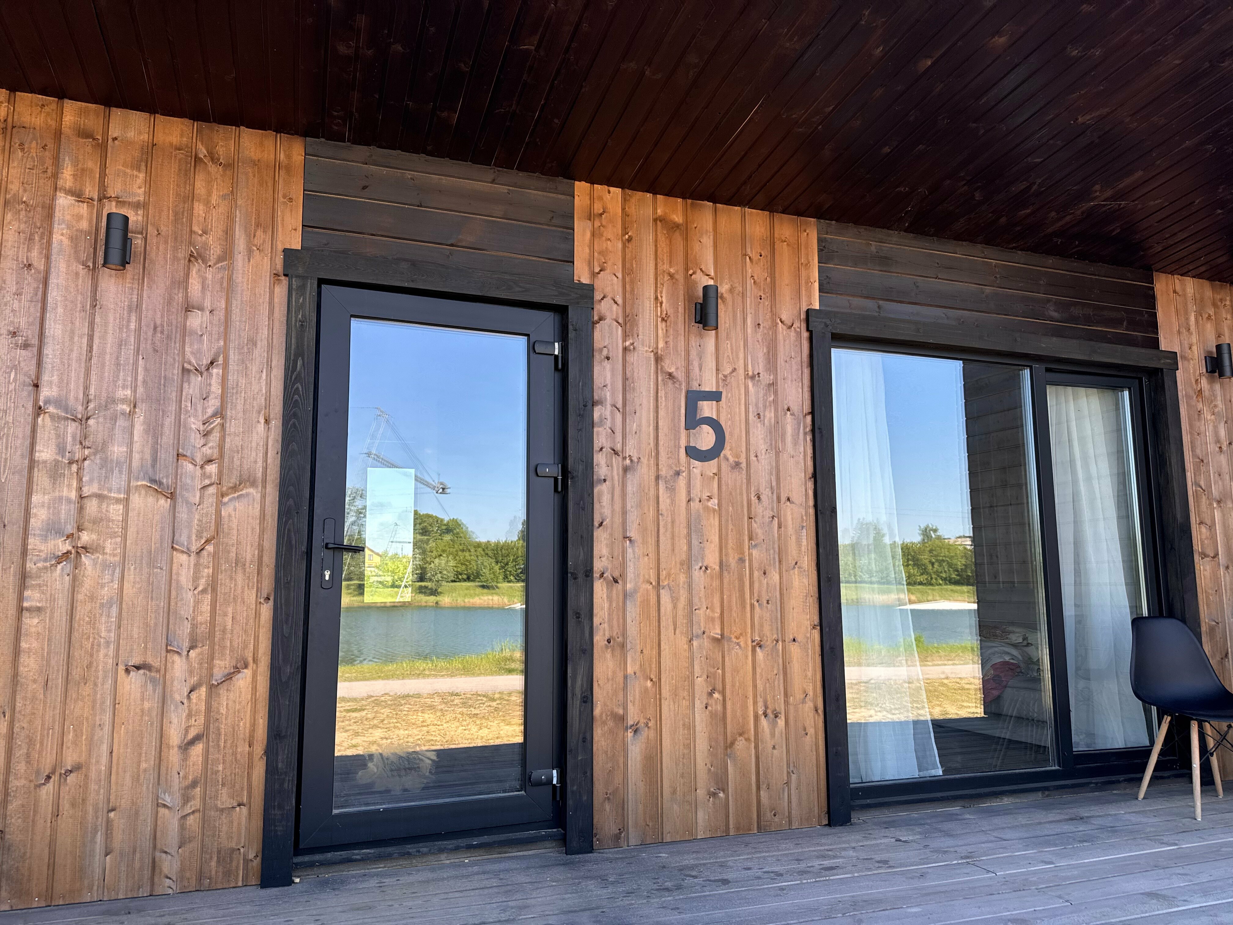 Коттедж с видом на озеро