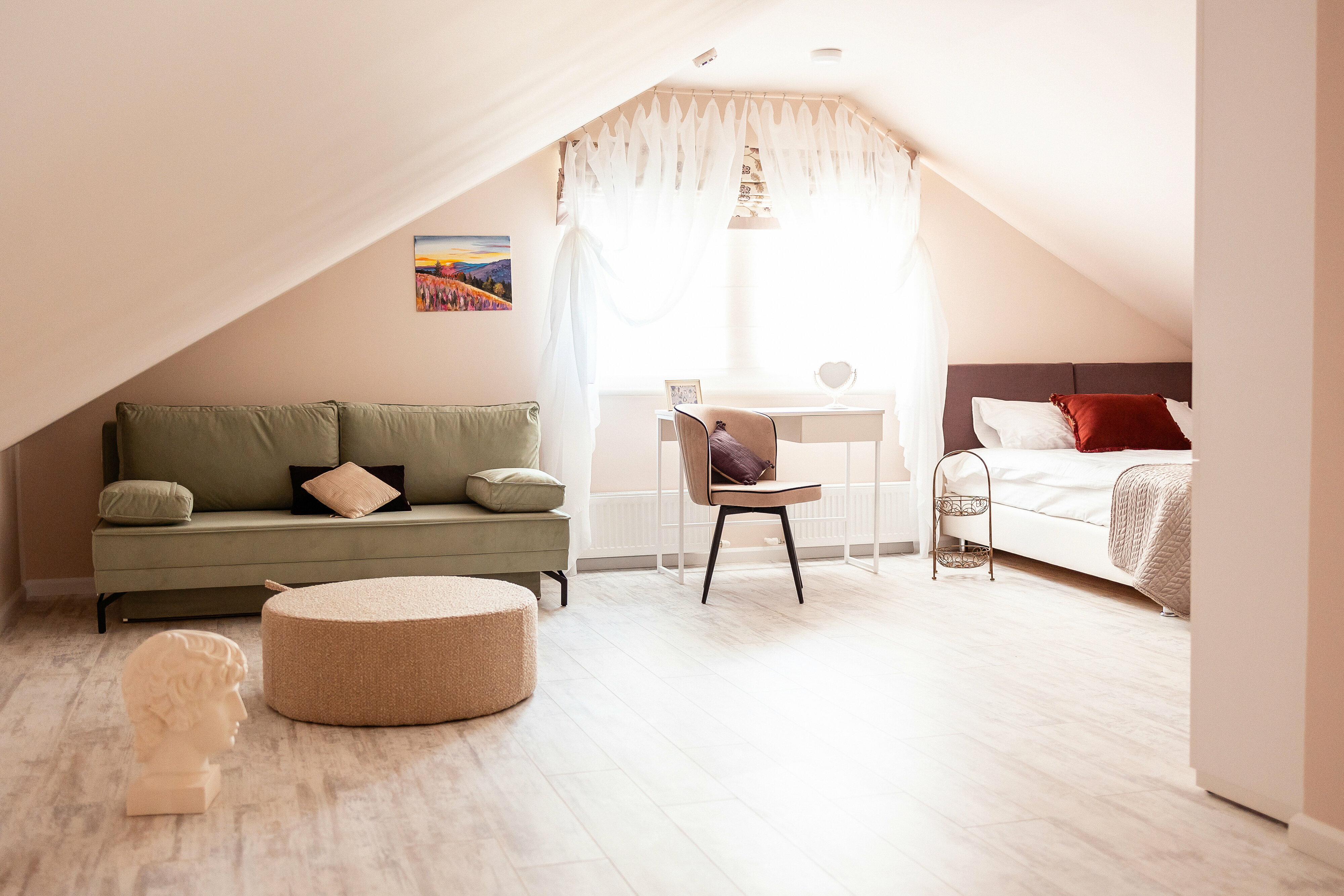 Апартаменты-студия на мансардном этаже