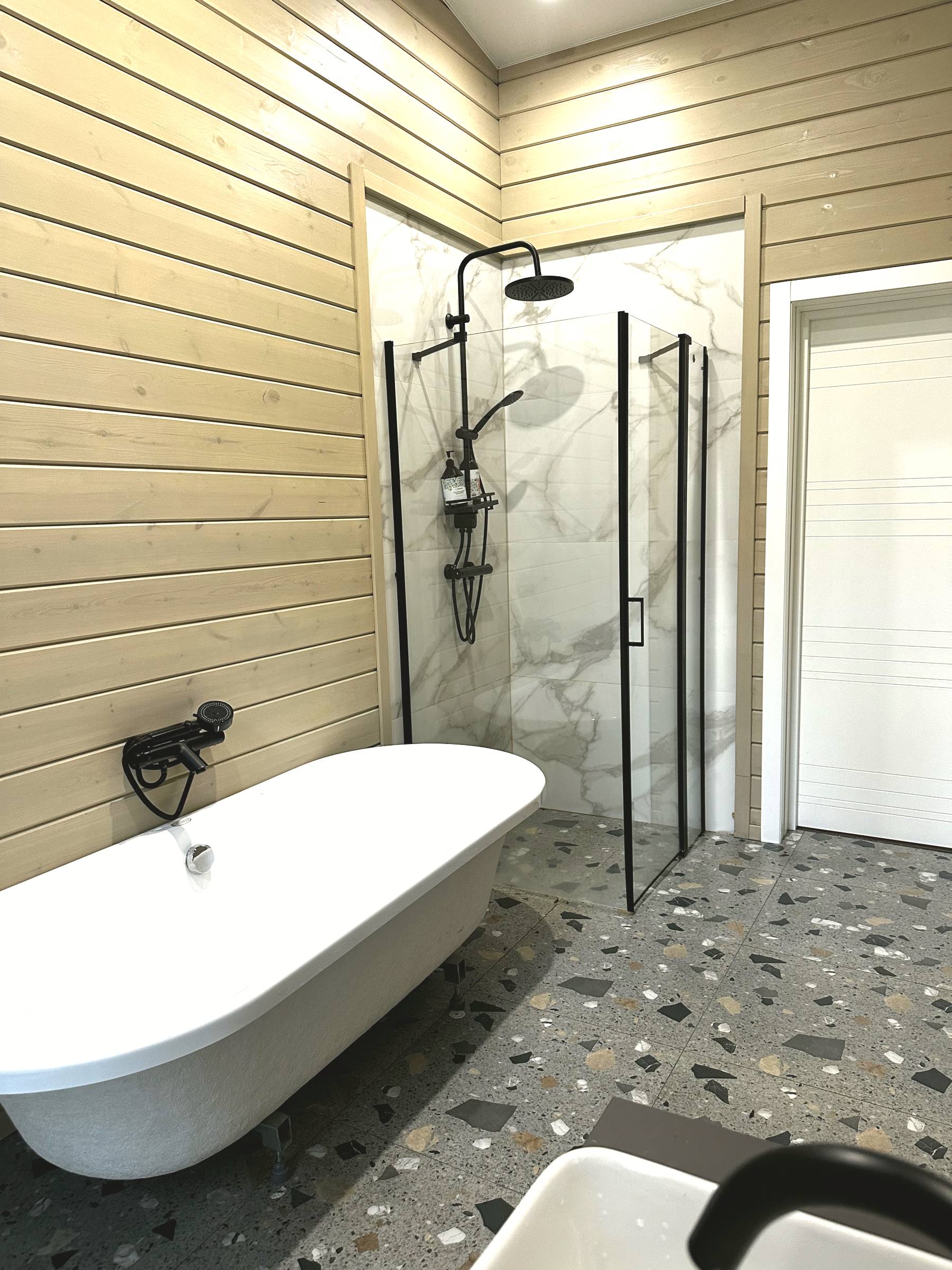 Коттедж на возвышенности с купелью