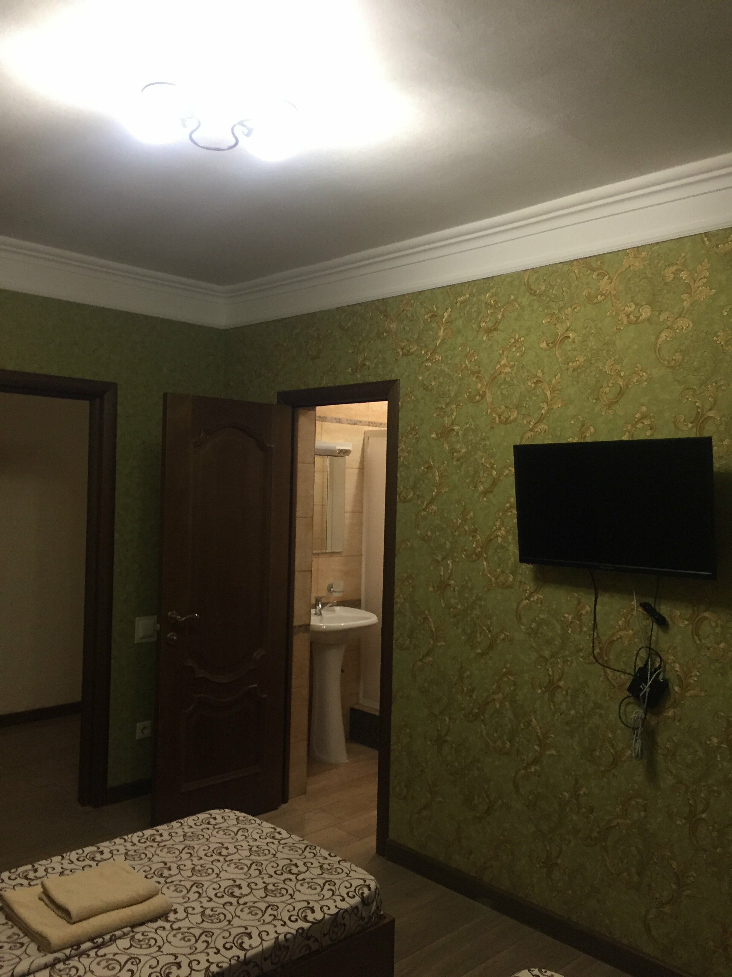 Небольшой двухместный номер с 2 отдельными кроватями