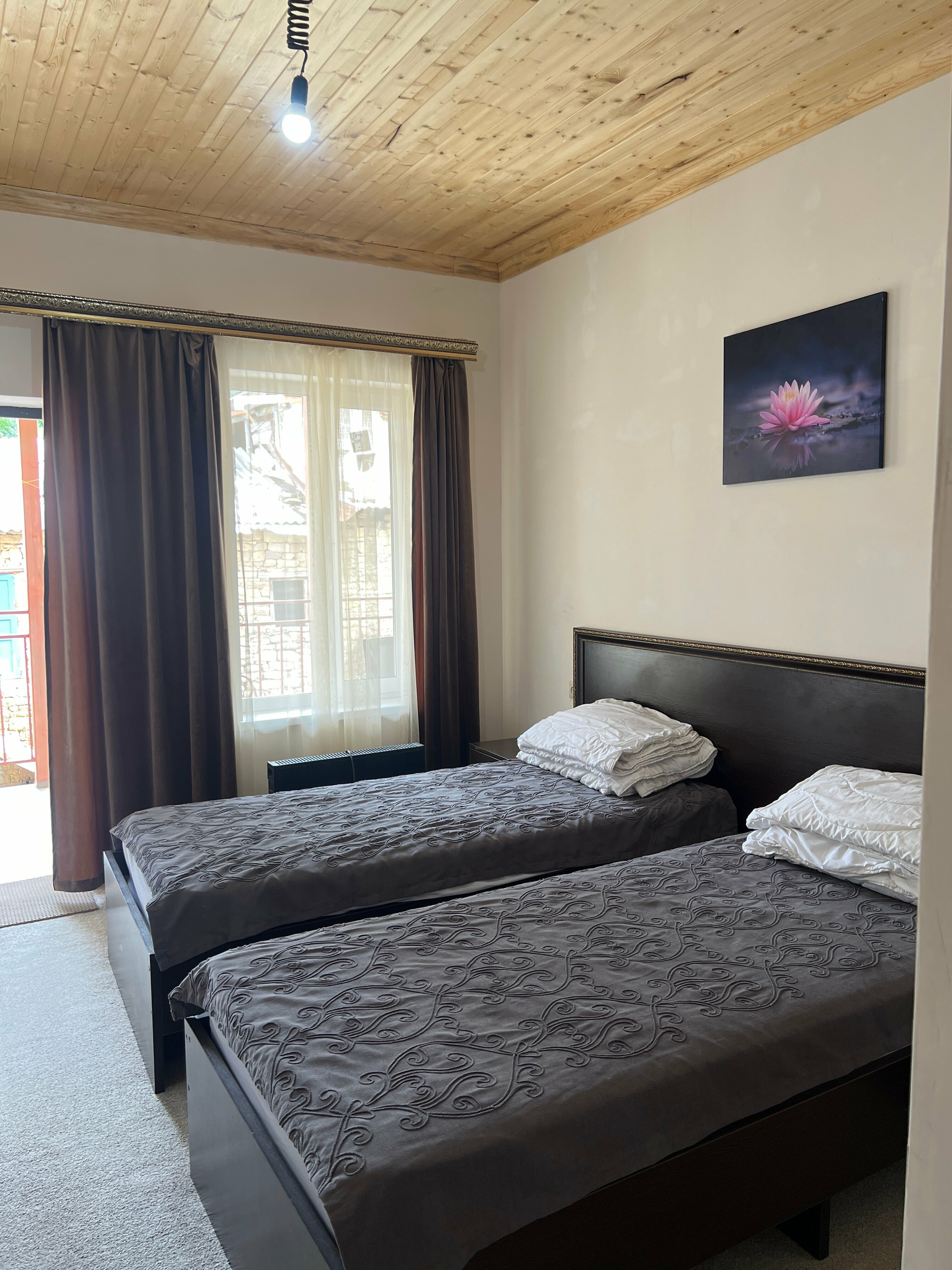 Двухместный номер с 2 отдельными кроватями и окном