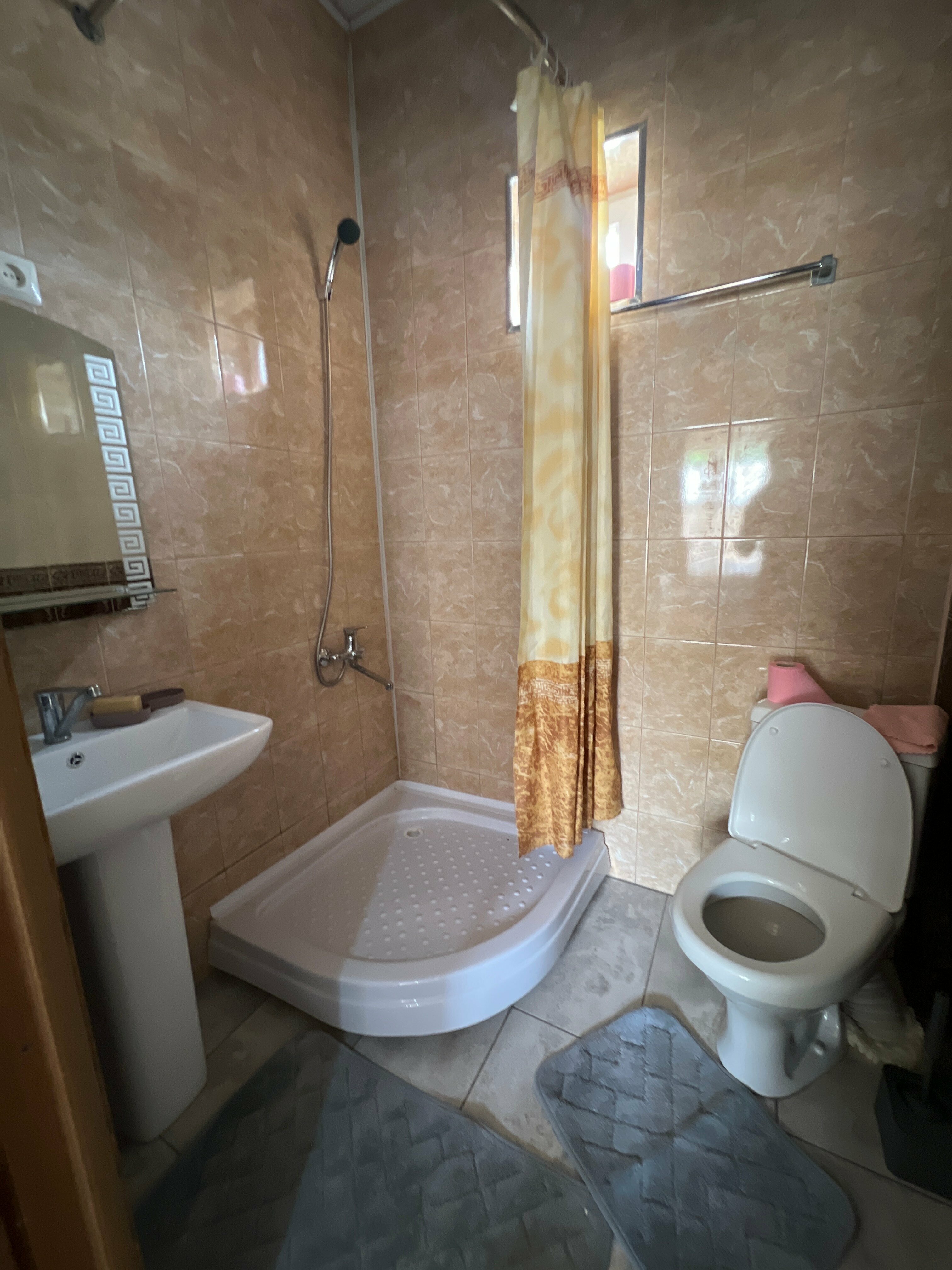 Двухместный номер с 2 отдельными кроватями и окном