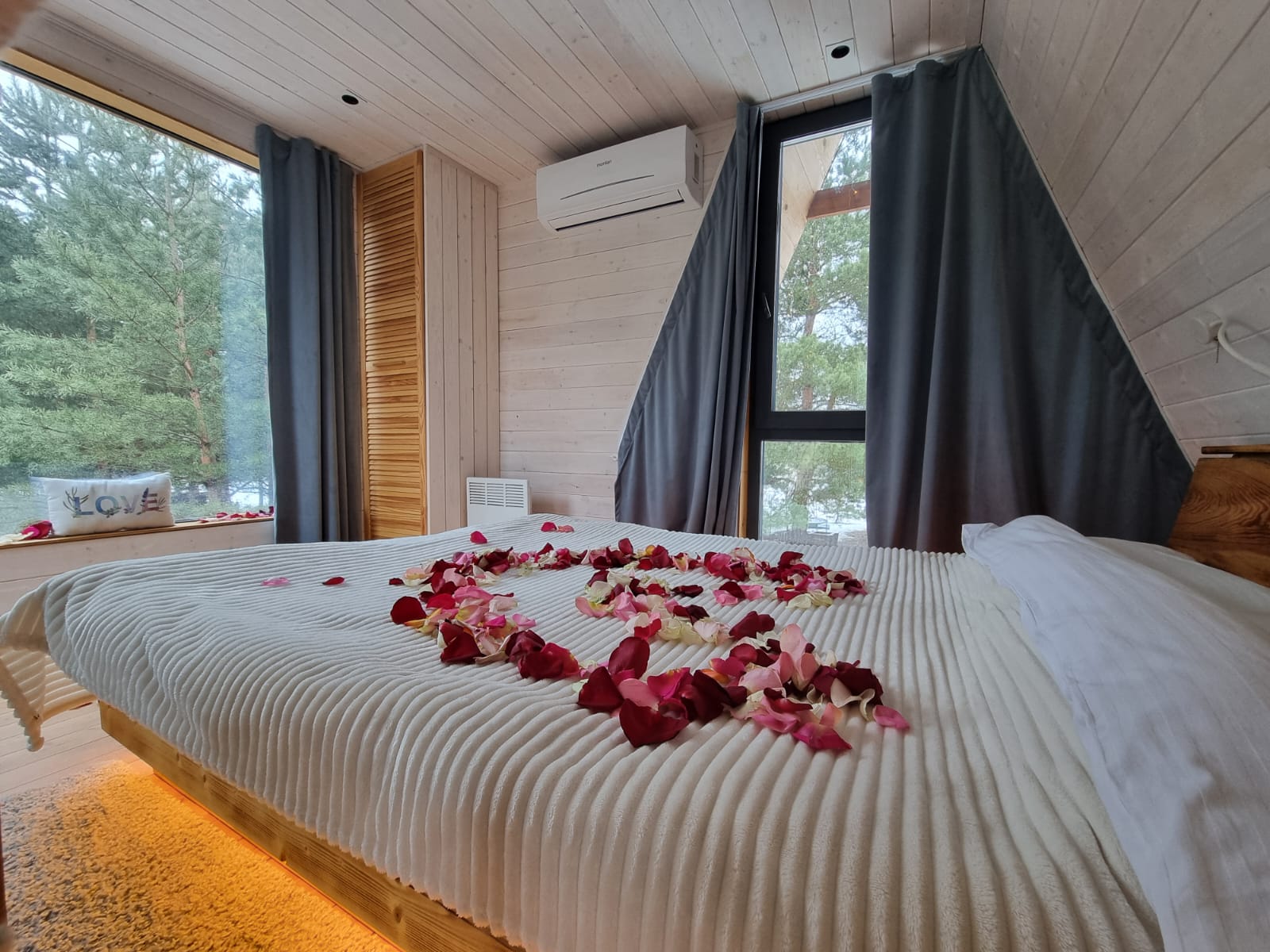 Дом в лесу с баней и холодной купелью