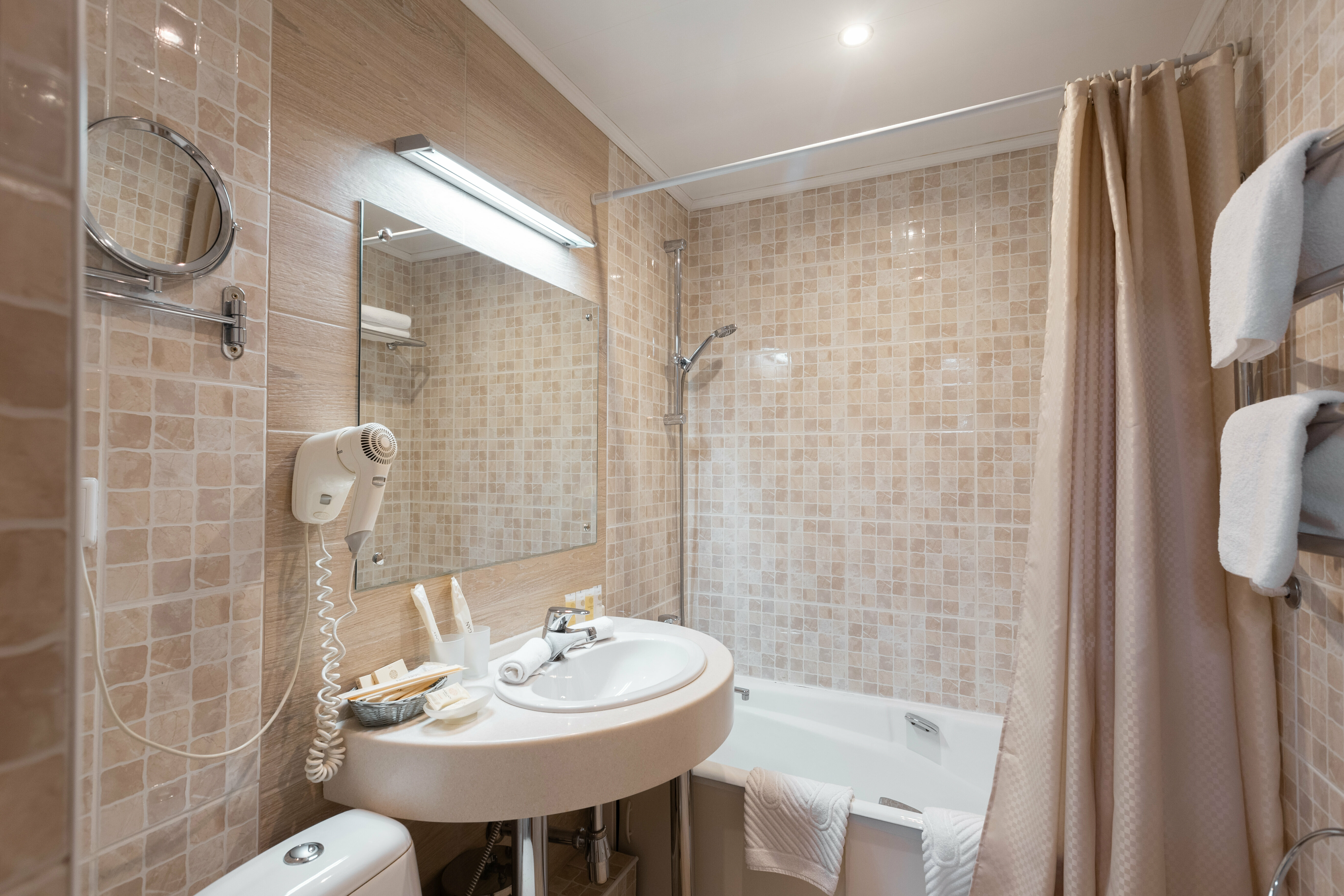 Двухместный номер Делюкс с 1 кроватью или 2 отдельными кроватями и балконом