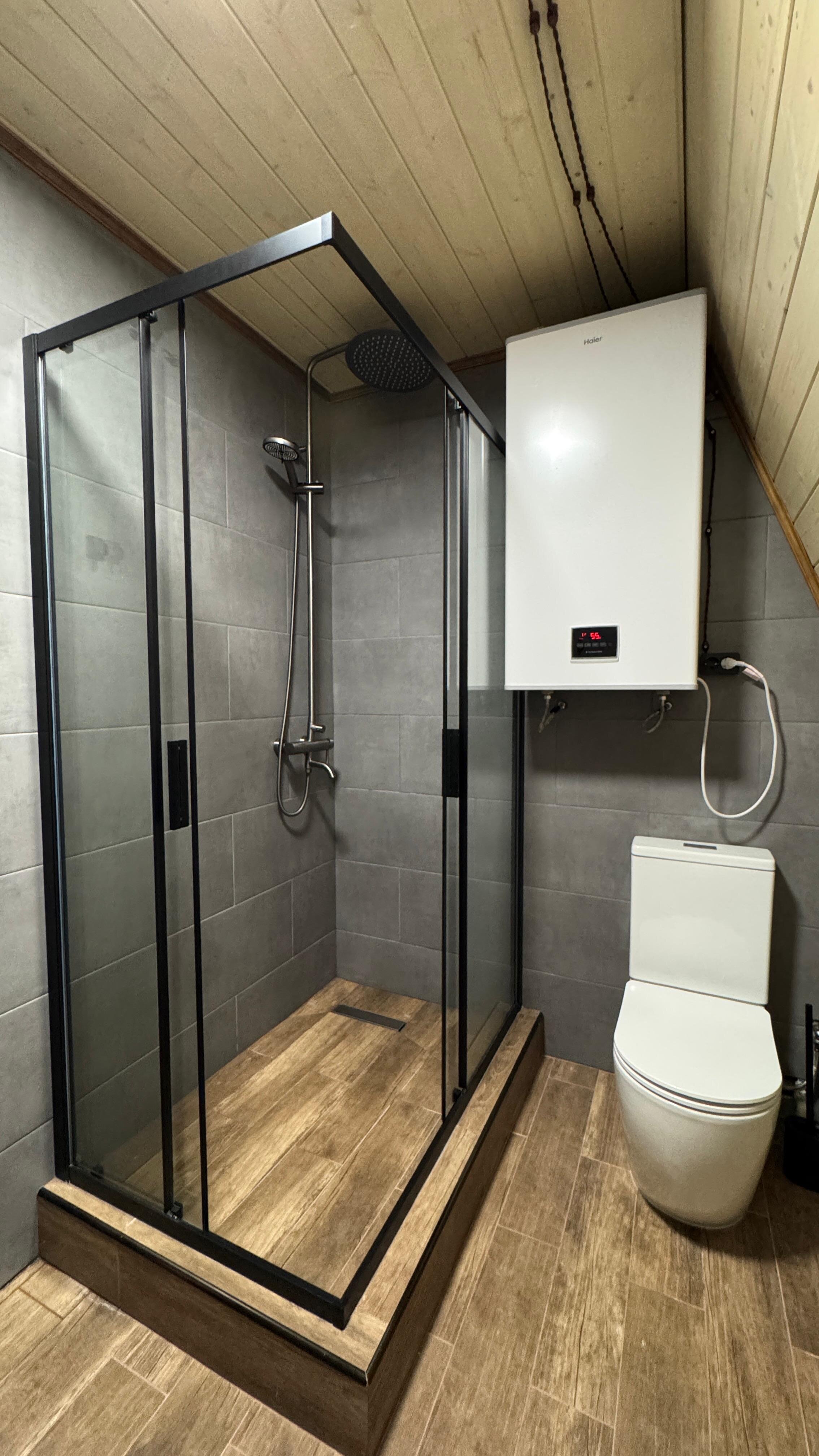 Шале с видом на хвойный лес