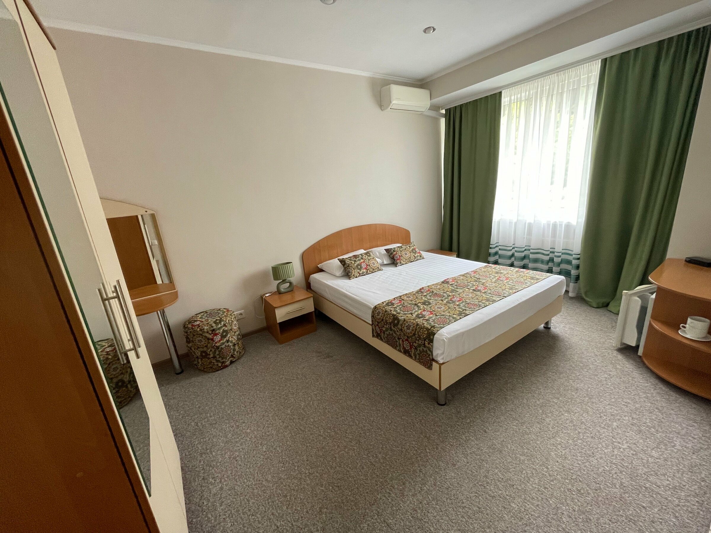 Семейный номер с видом на горы