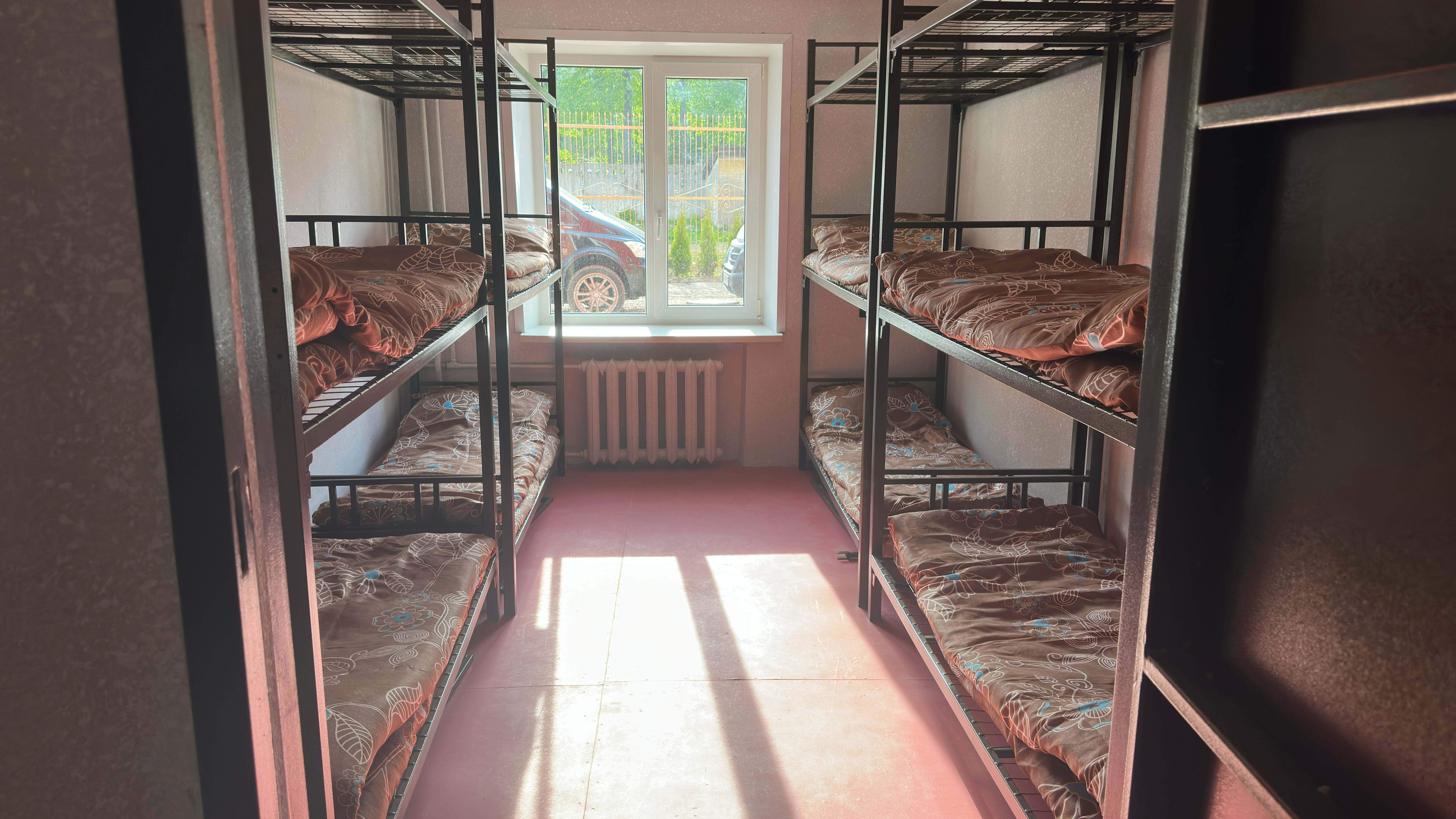 Общий 8-местный номер для мужчин