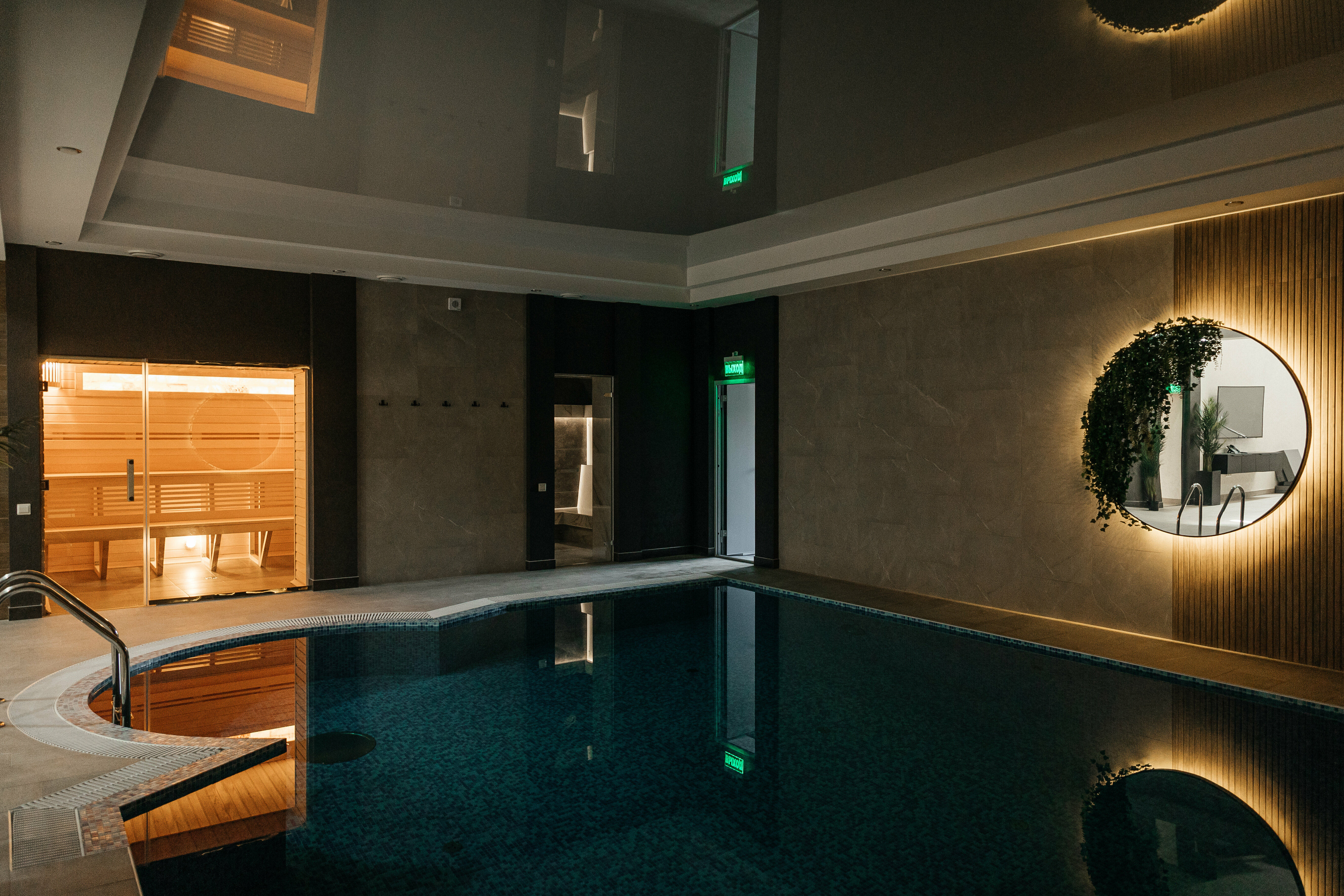 PRESIDENTIAL SUITE - POOL