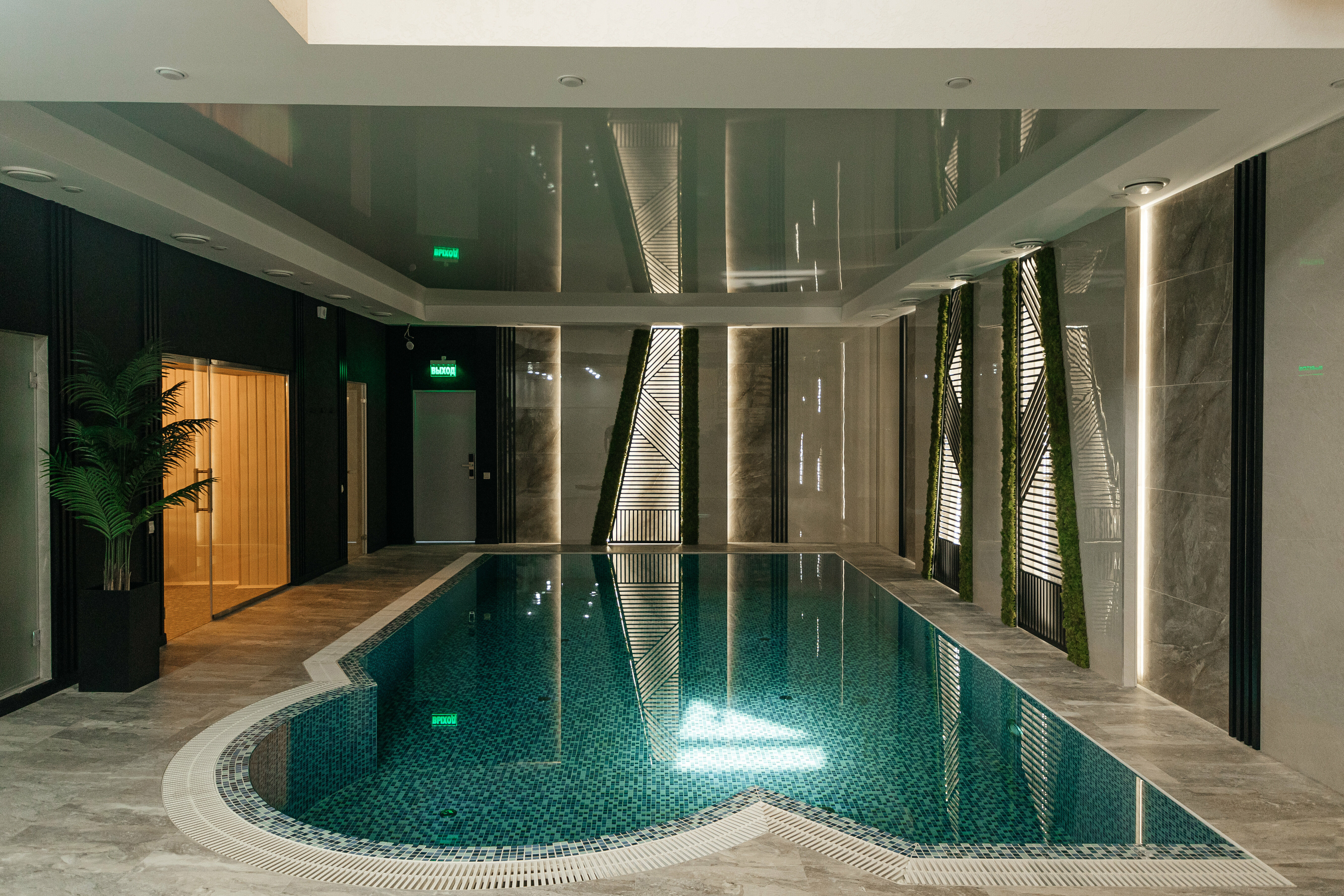 PRESIDENTIAL SUITE - POOL