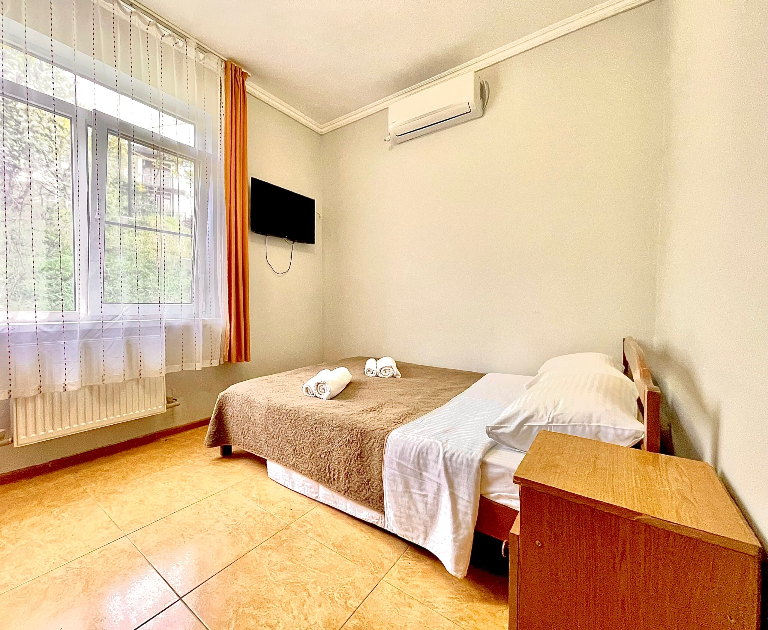 Двухместный номер с 1 кроватью или 2 отдельными кроватями и общей ванной комнатой