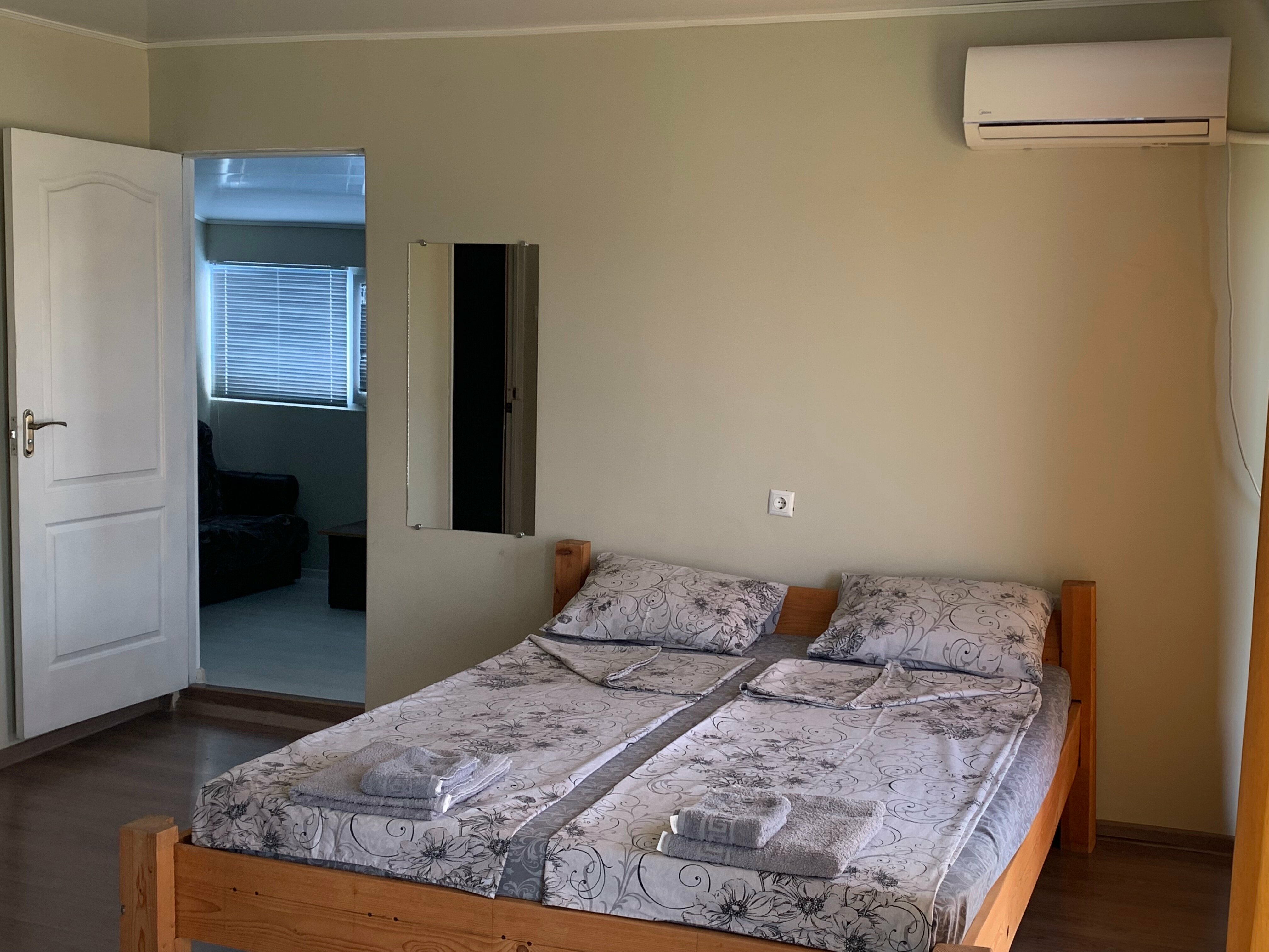 Четырехместный номер с общей ванной комнатой