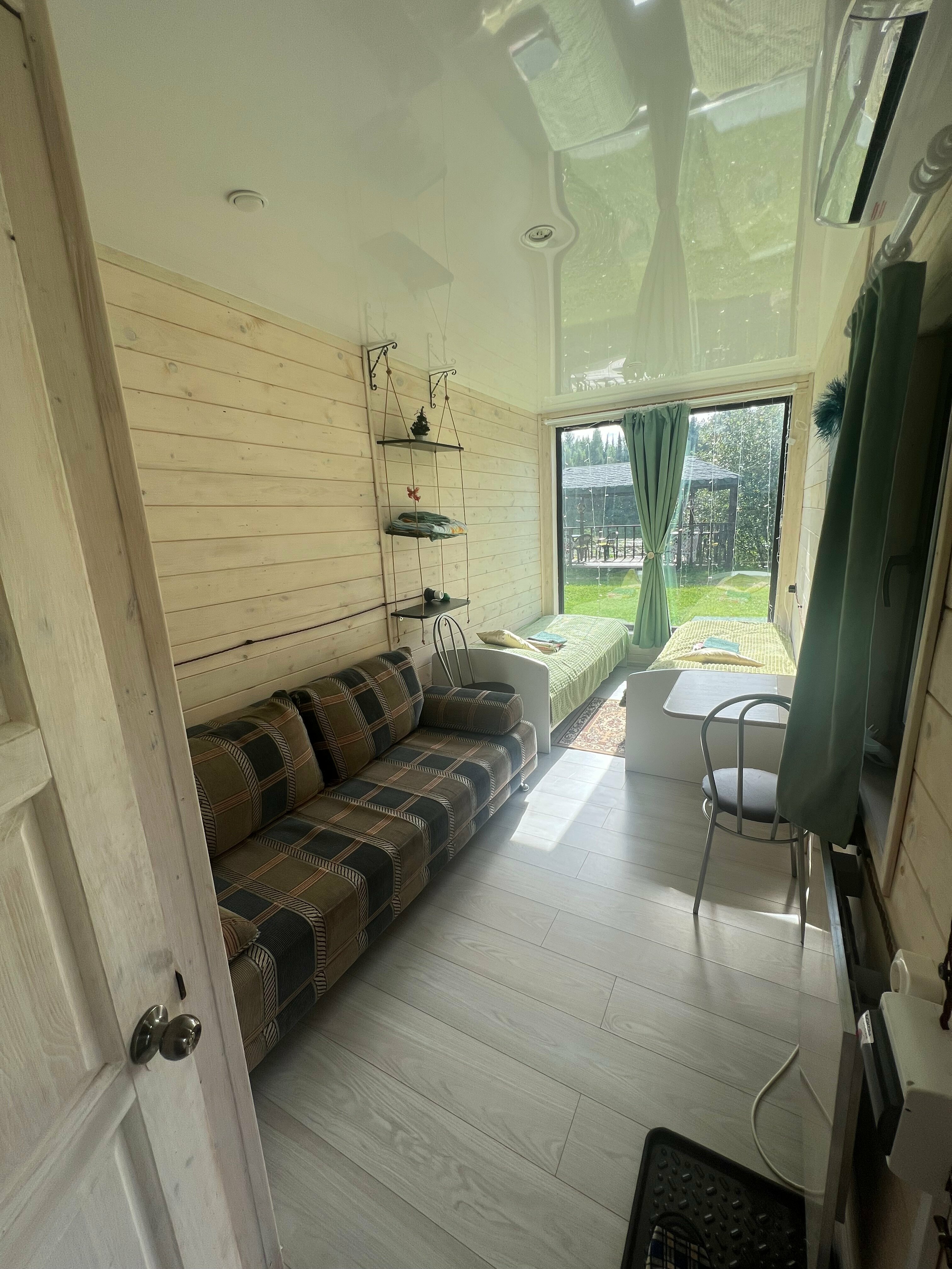 Студия с панорамным видом на реку