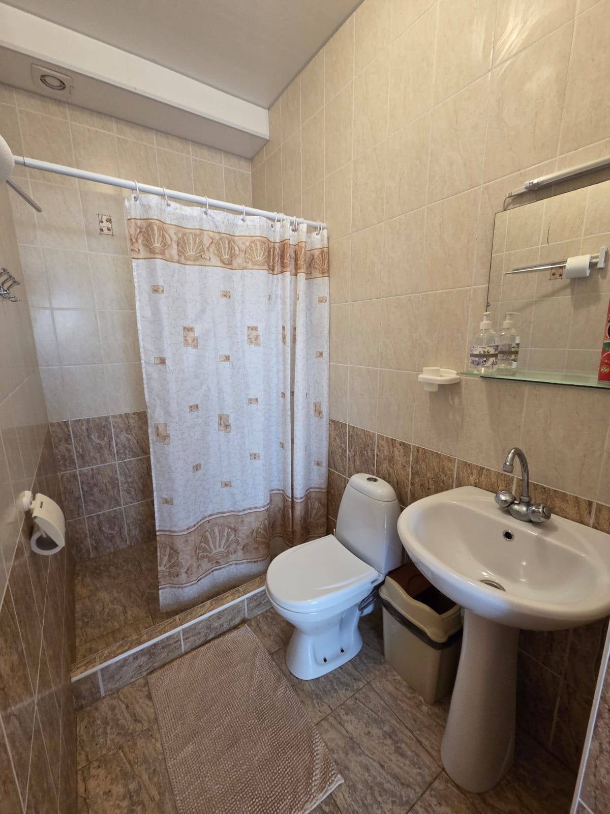 Трехместный номер с видом на сад