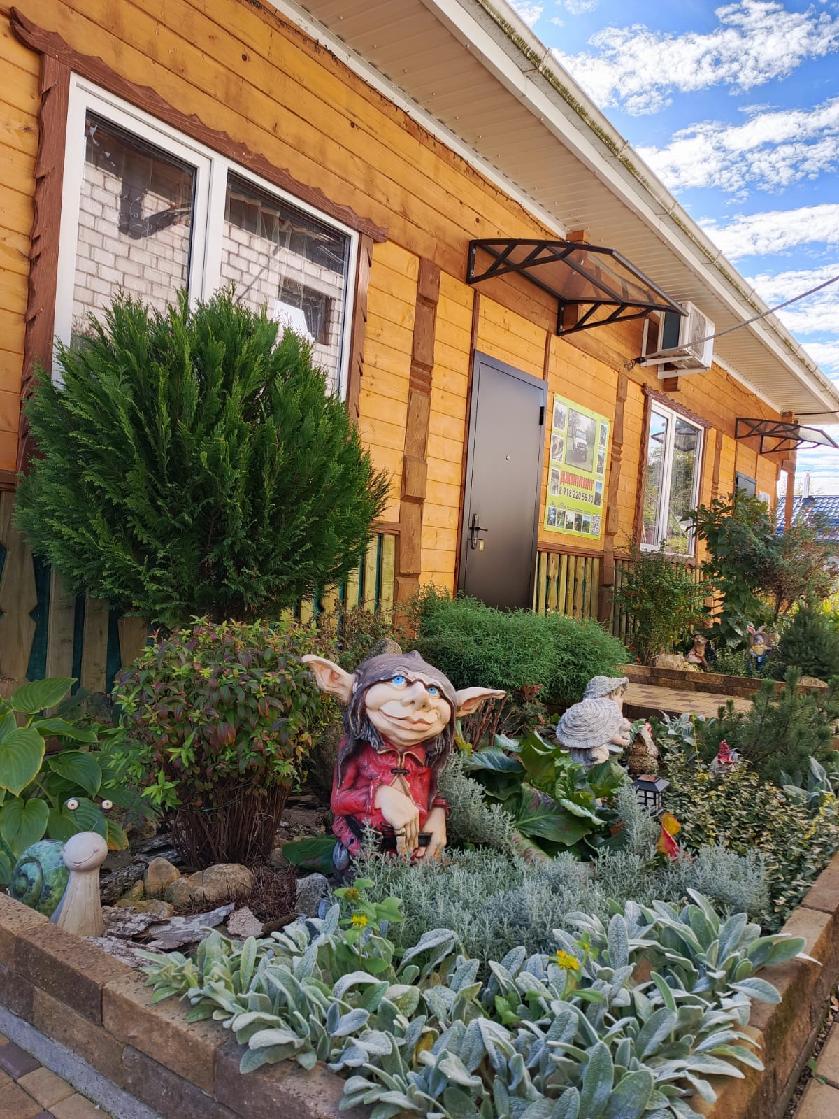 Стандартный номер с 2 односпальными кроватями и диваном