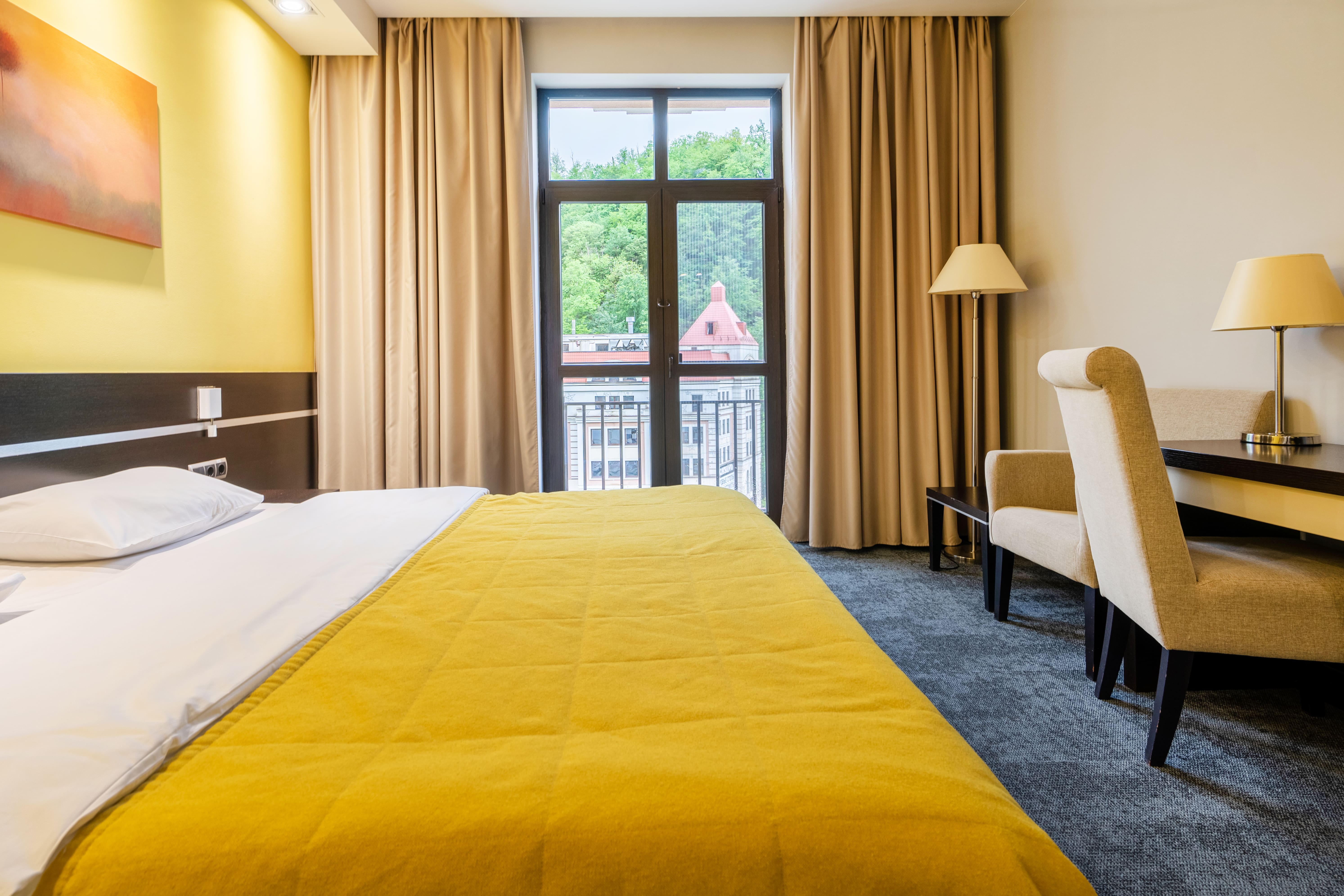 Супериор с двуспальной кроватью и французским балконом с видом на реку