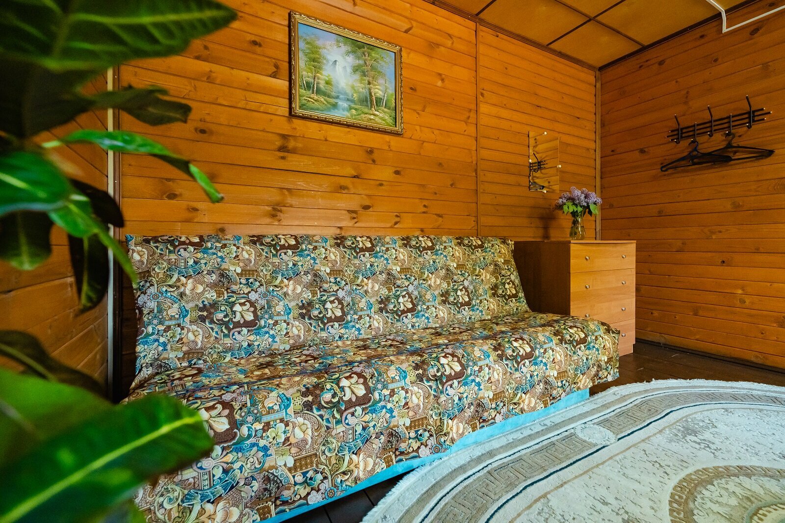 Трехместный номер с общей ванной комнатой