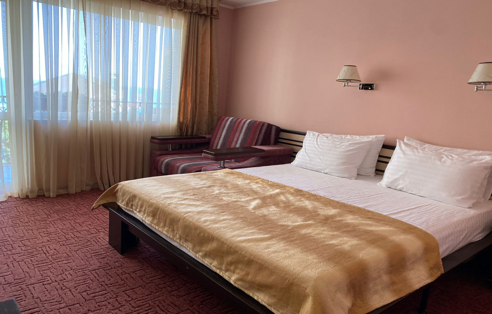 Корпус 3: НОМЕР "ПОЛУЛЮКС" ЮЖНЫЙ (3-х местный)(50 метров до моря)