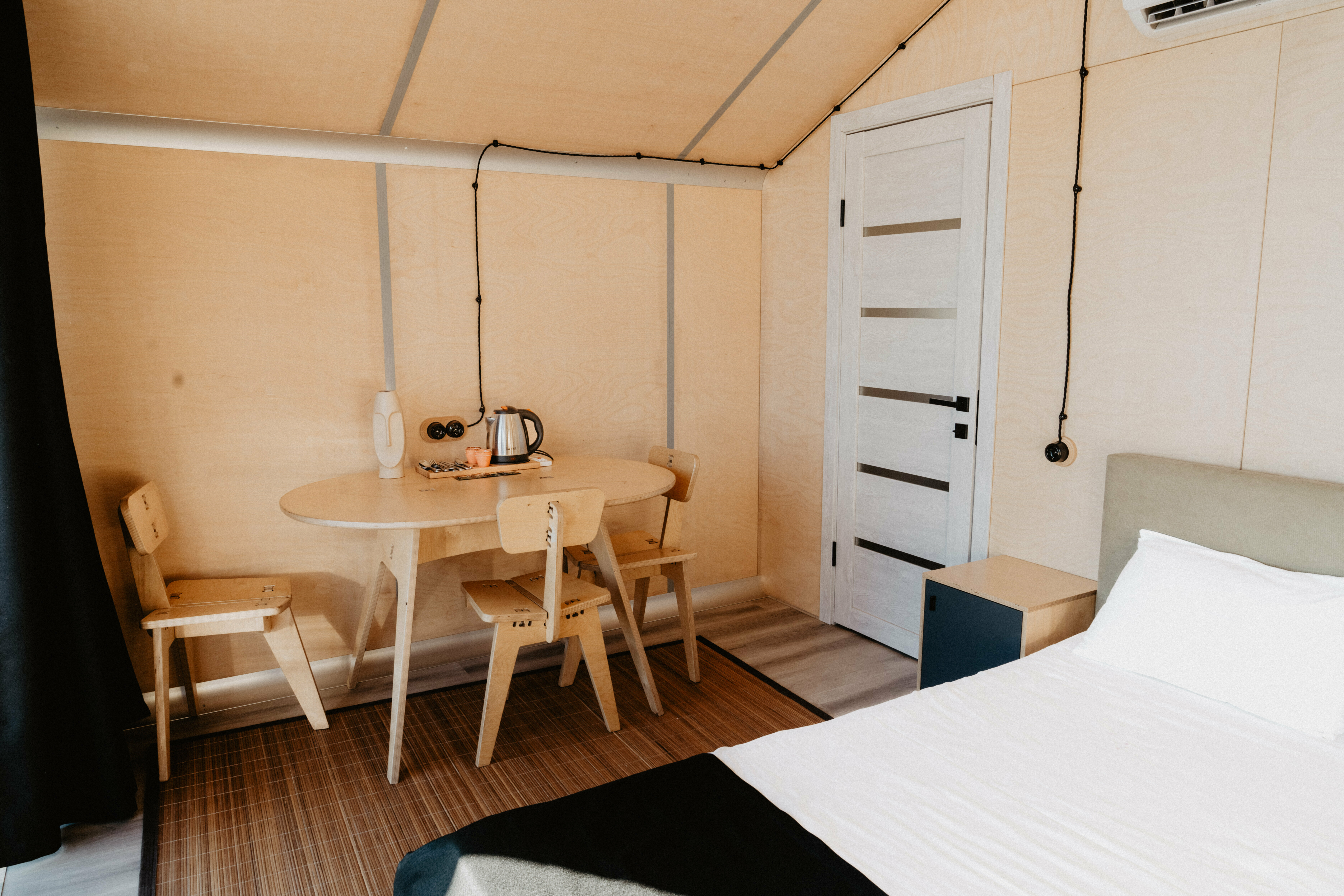 Дом большой с боковым видом на море