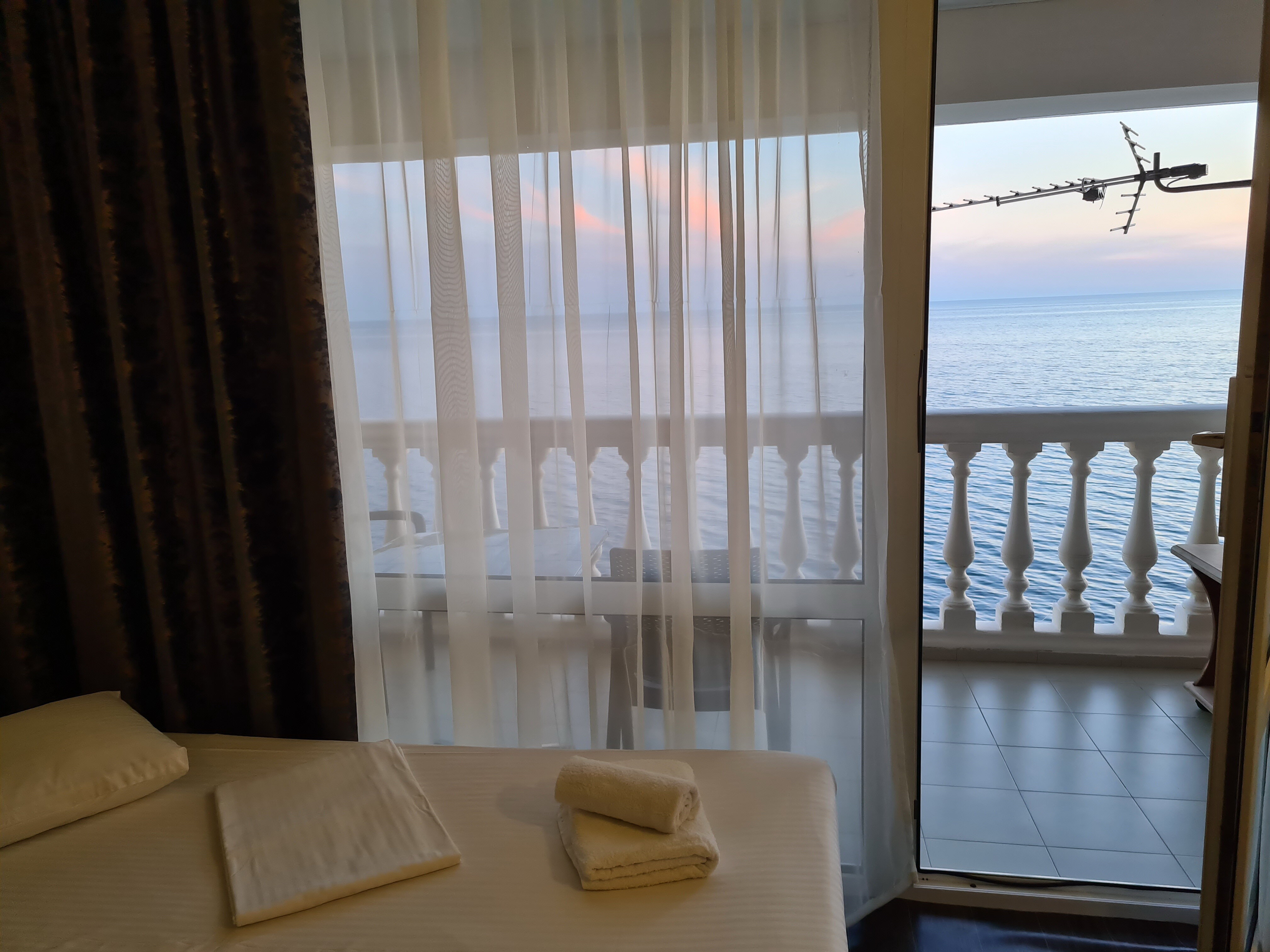 Трехместный номер с балконом