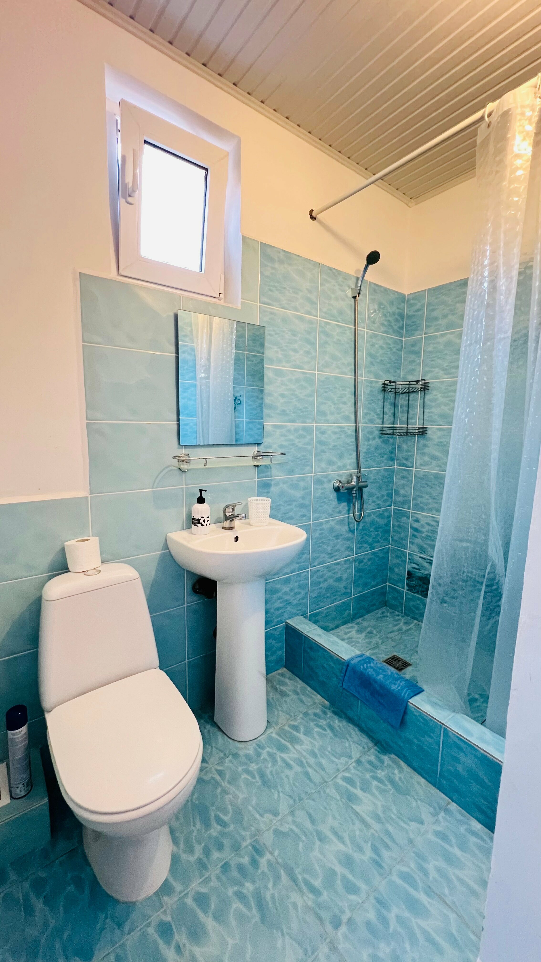 Трехместный номер с балконом на бассейн №2