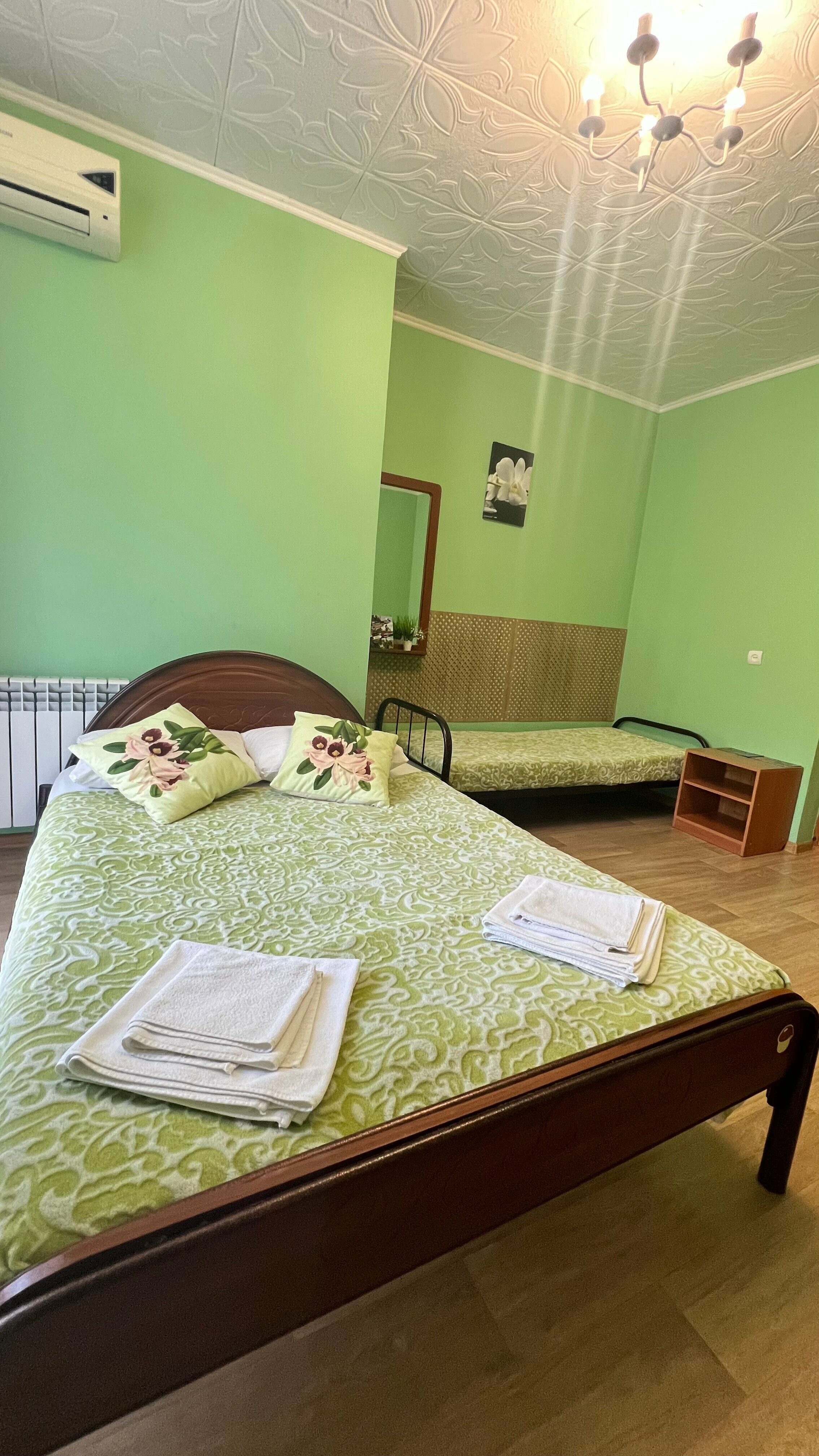 Четырехместный однокомнатный номер с видом на сад №4