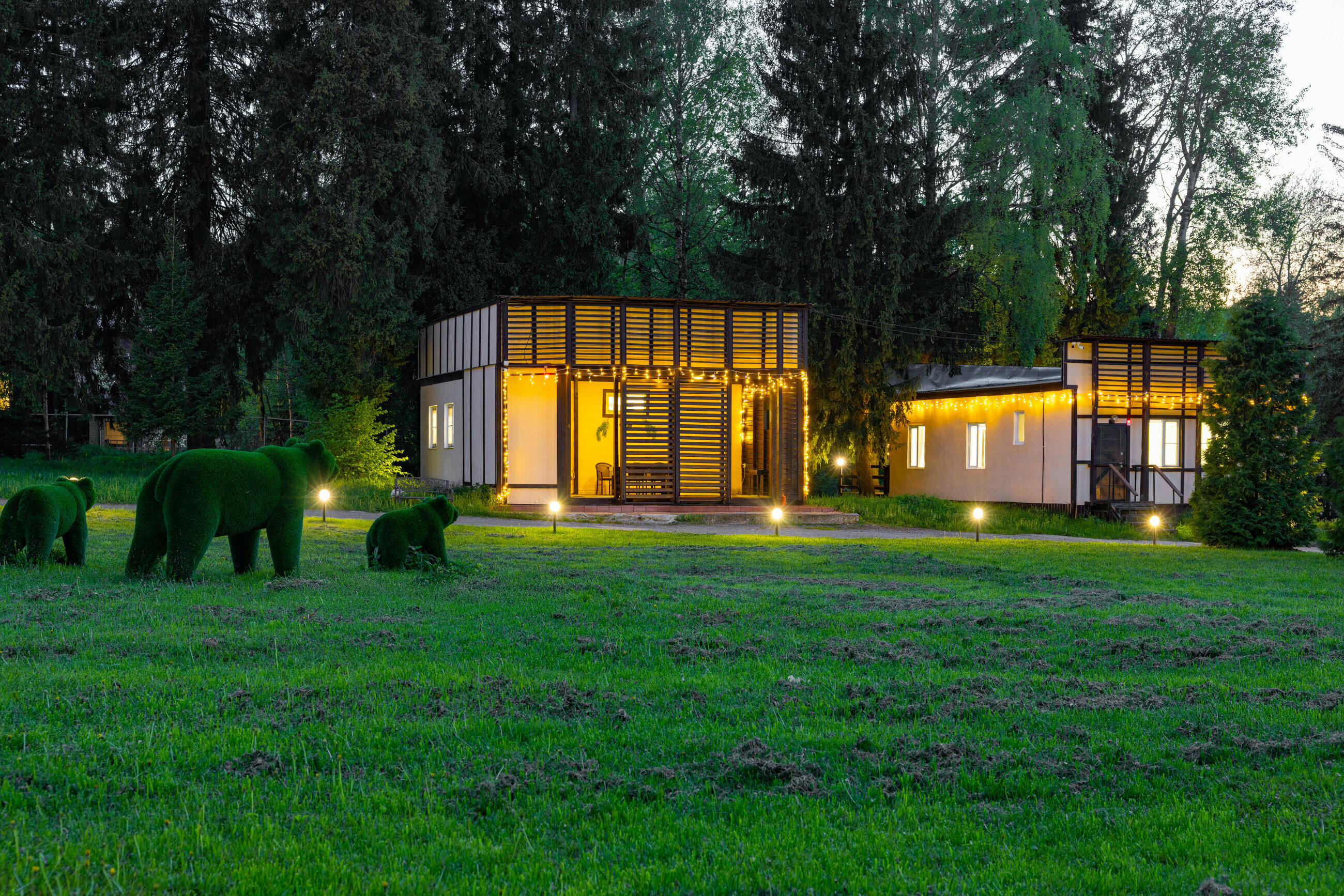 Дом с балконом