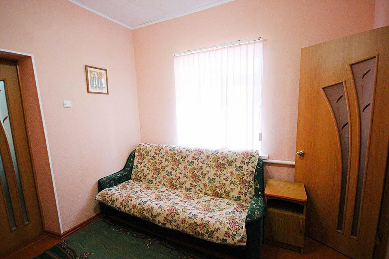 Двухкомнатный семейный номер, половина дома