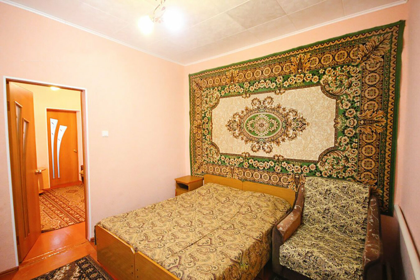 Двухкомнатный семейный номер, половина дома