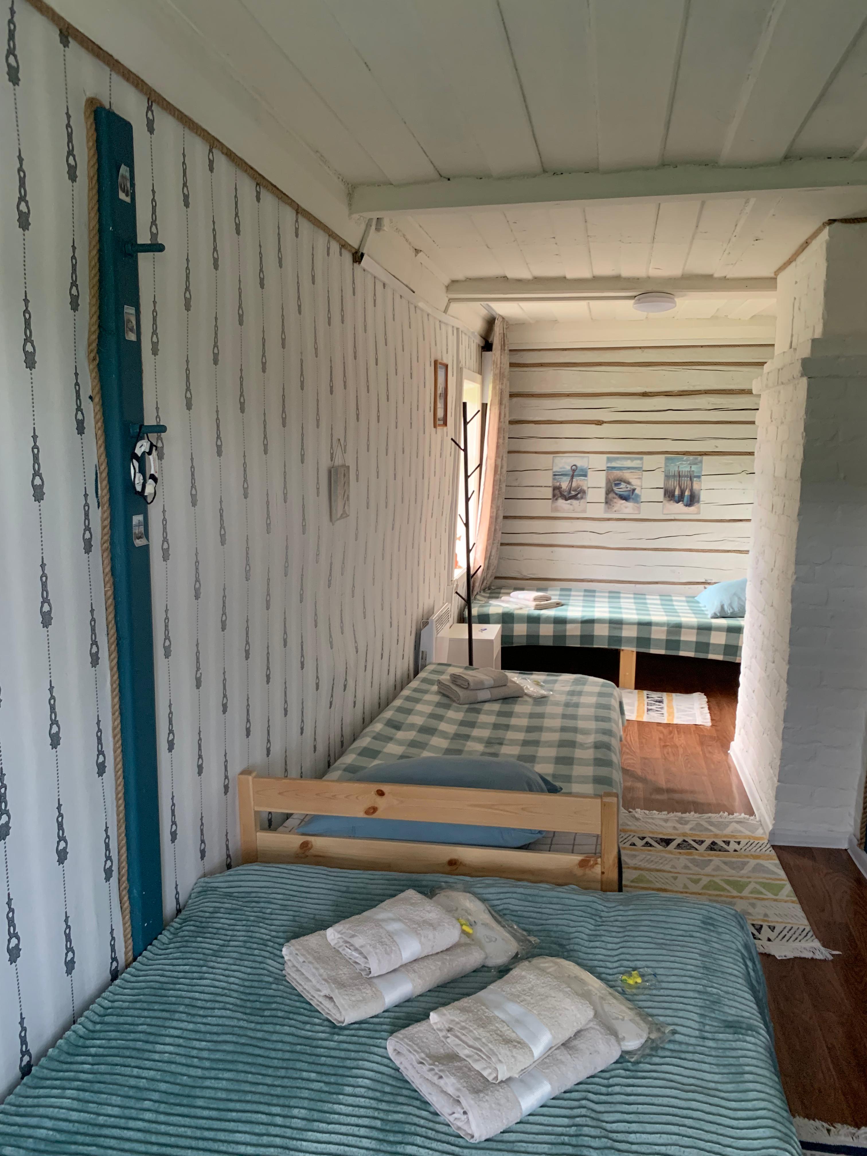 Четырехместный номер с общей ванной комнатой