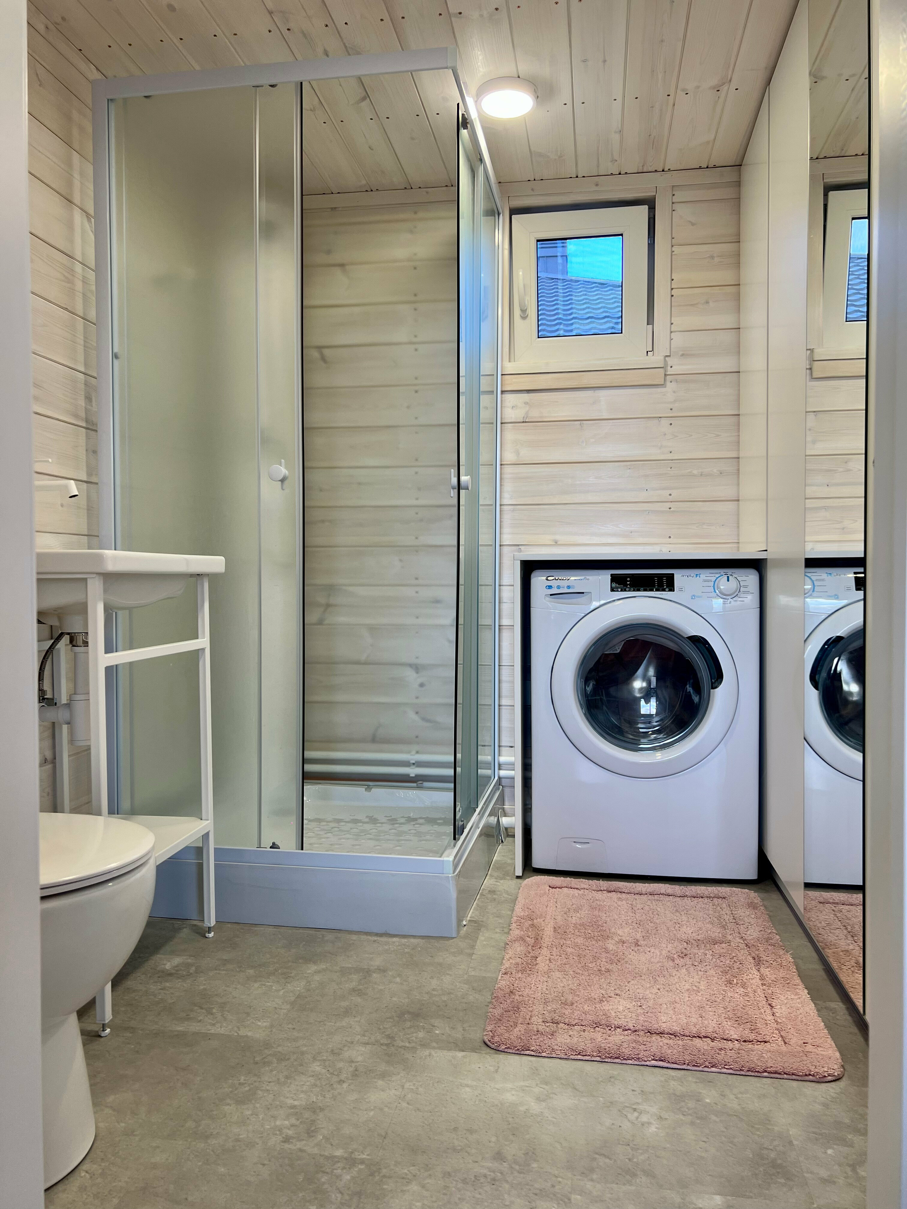 Дом с высокими потолками и антресолью